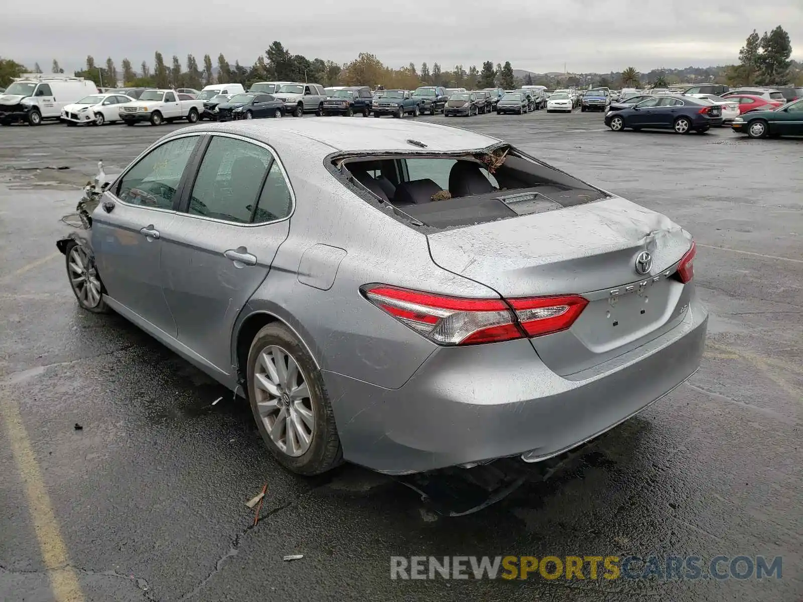 3 Photograph of a damaged car 4T1C11AK8LU886044 TOYOTA CAMRY 2020