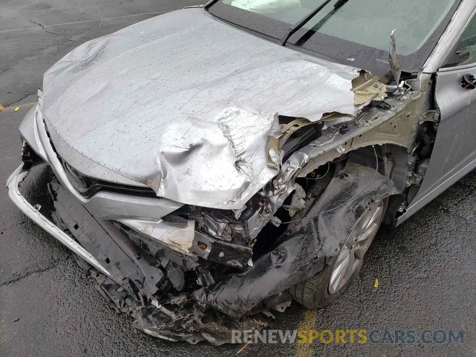 9 Photograph of a damaged car 4T1C11AK8LU886044 TOYOTA CAMRY 2020