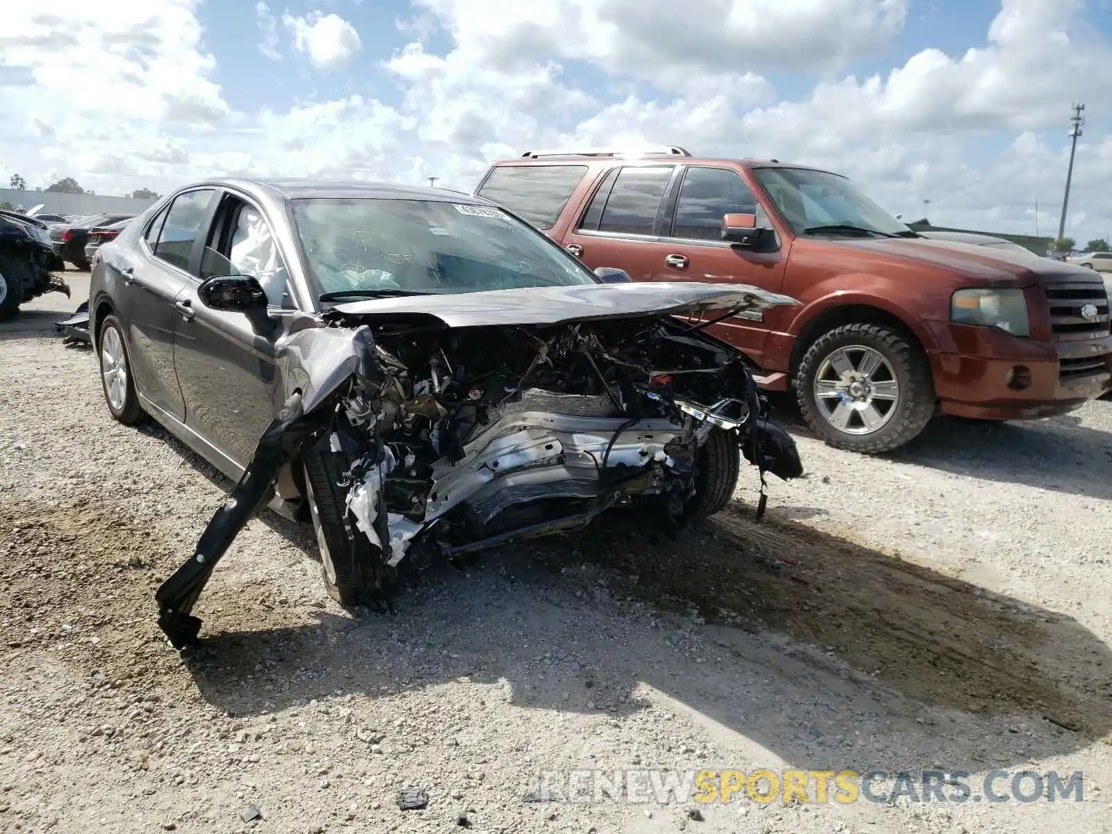 1 Photograph of a damaged car 4T1C11AK8LU895813 TOYOTA CAMRY 2020