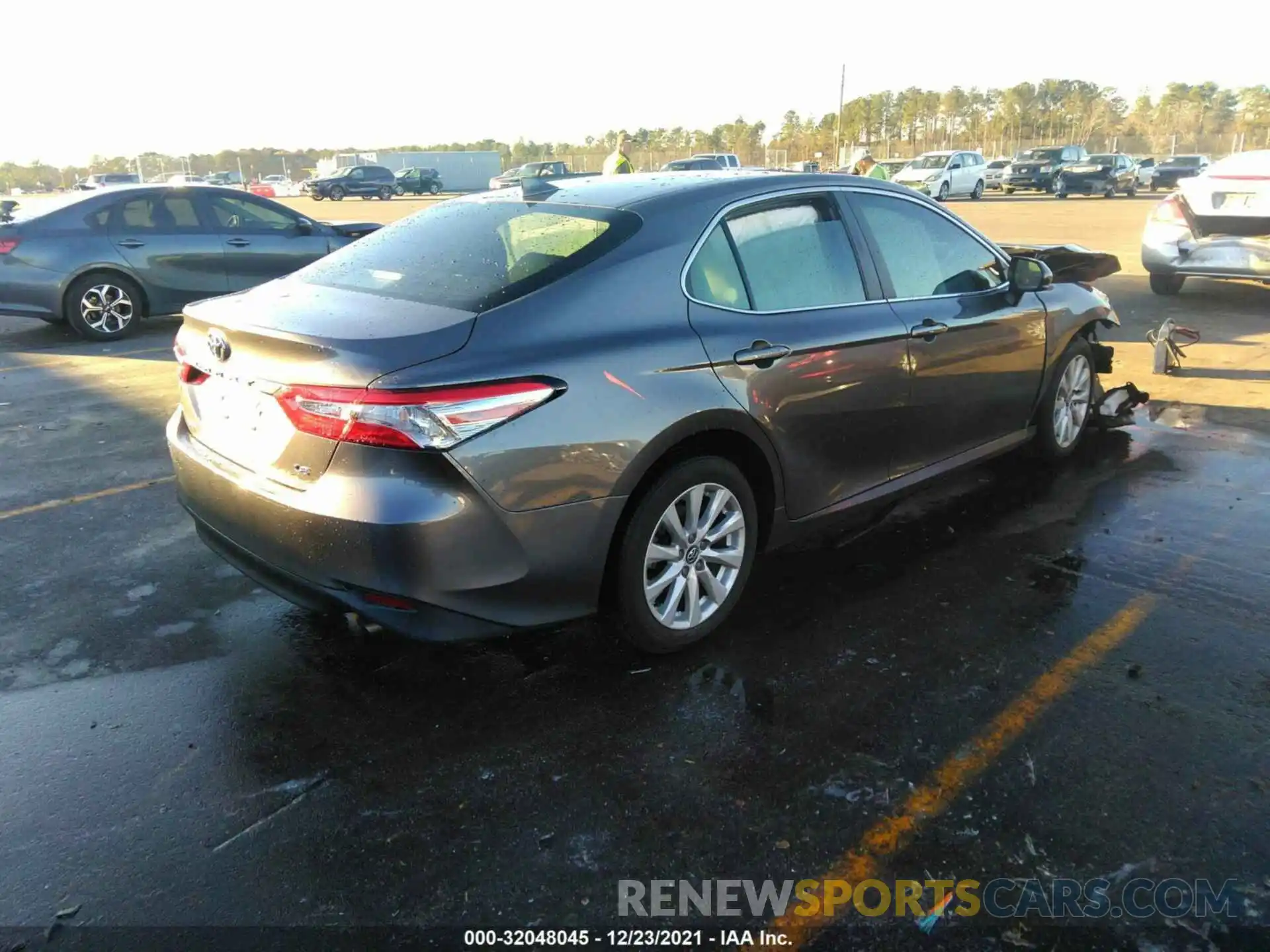 4 Photograph of a damaged car 4T1C11AK8LU904414 TOYOTA CAMRY 2020