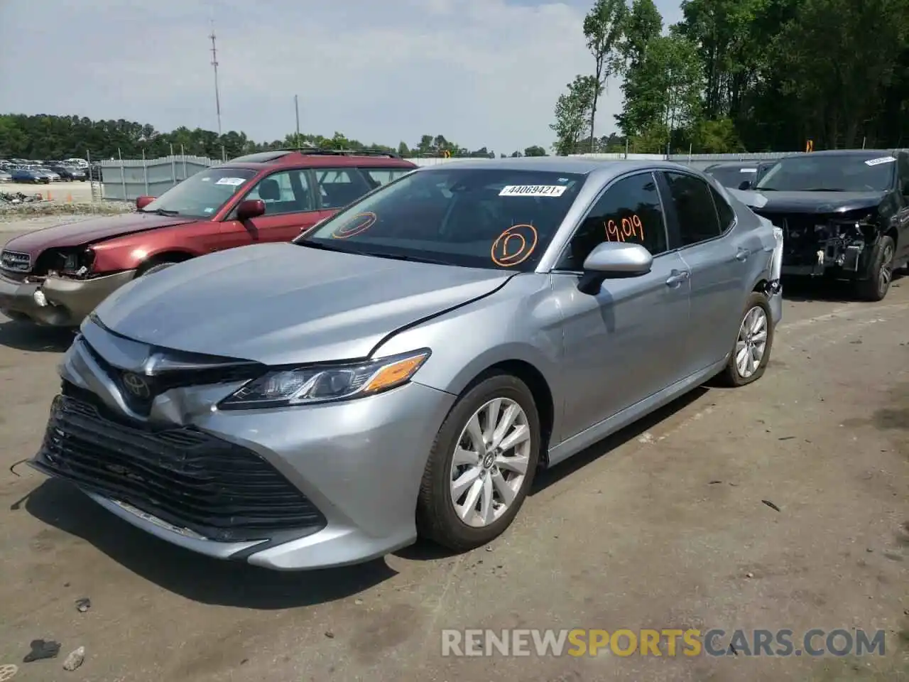 2 Photograph of a damaged car 4T1C11AK8LU906292 TOYOTA CAMRY 2020