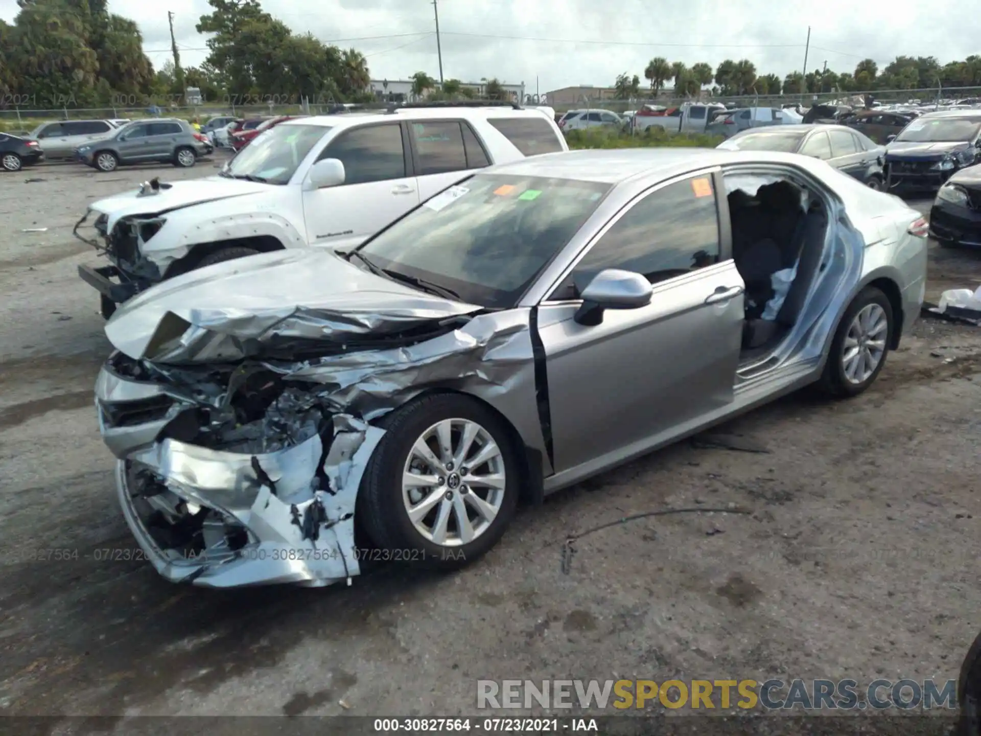 2 Photograph of a damaged car 4T1C11AK8LU908446 TOYOTA CAMRY 2020