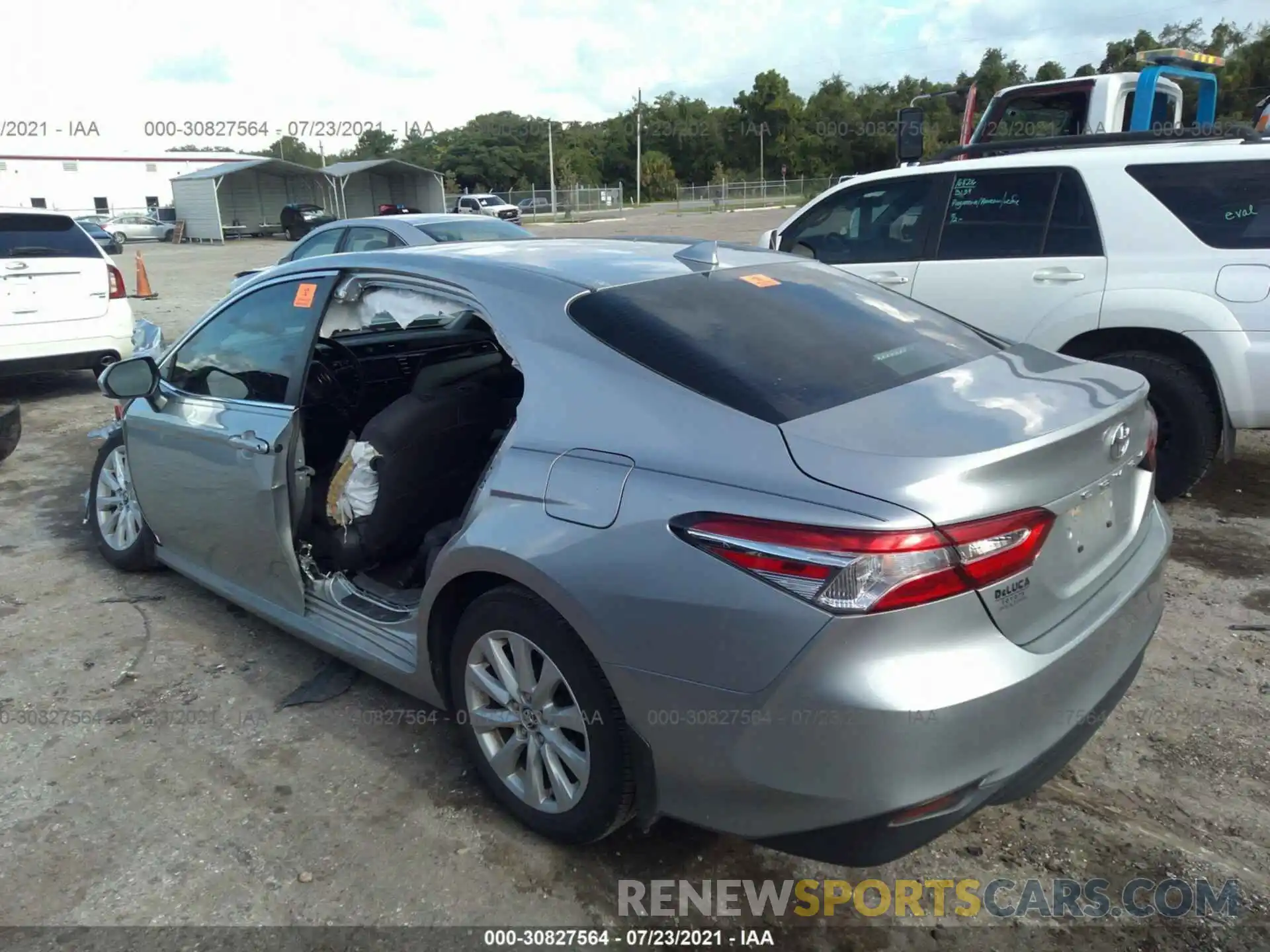 3 Photograph of a damaged car 4T1C11AK8LU908446 TOYOTA CAMRY 2020