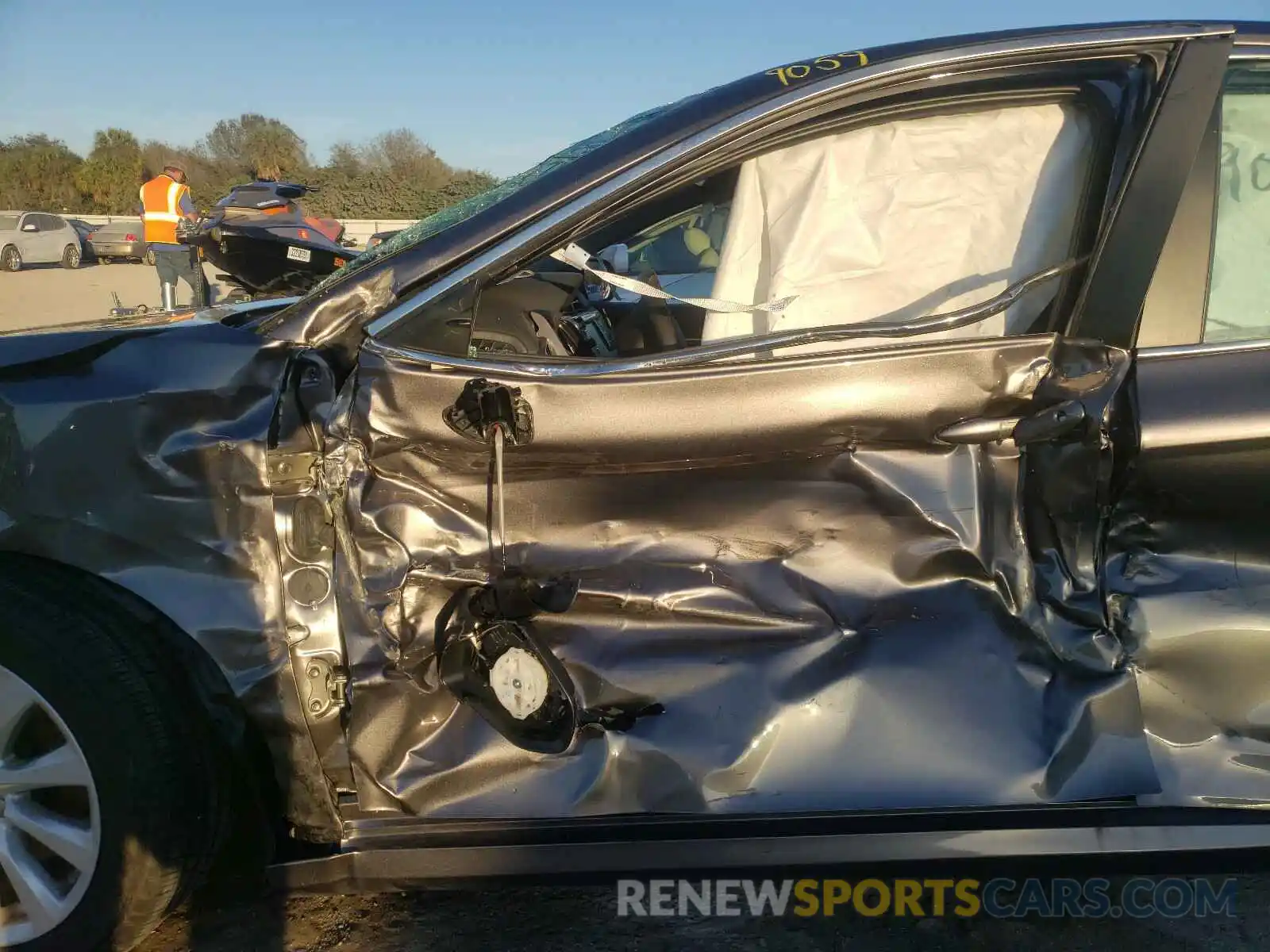 10 Photograph of a damaged car 4T1C11AK8LU910648 TOYOTA CAMRY 2020