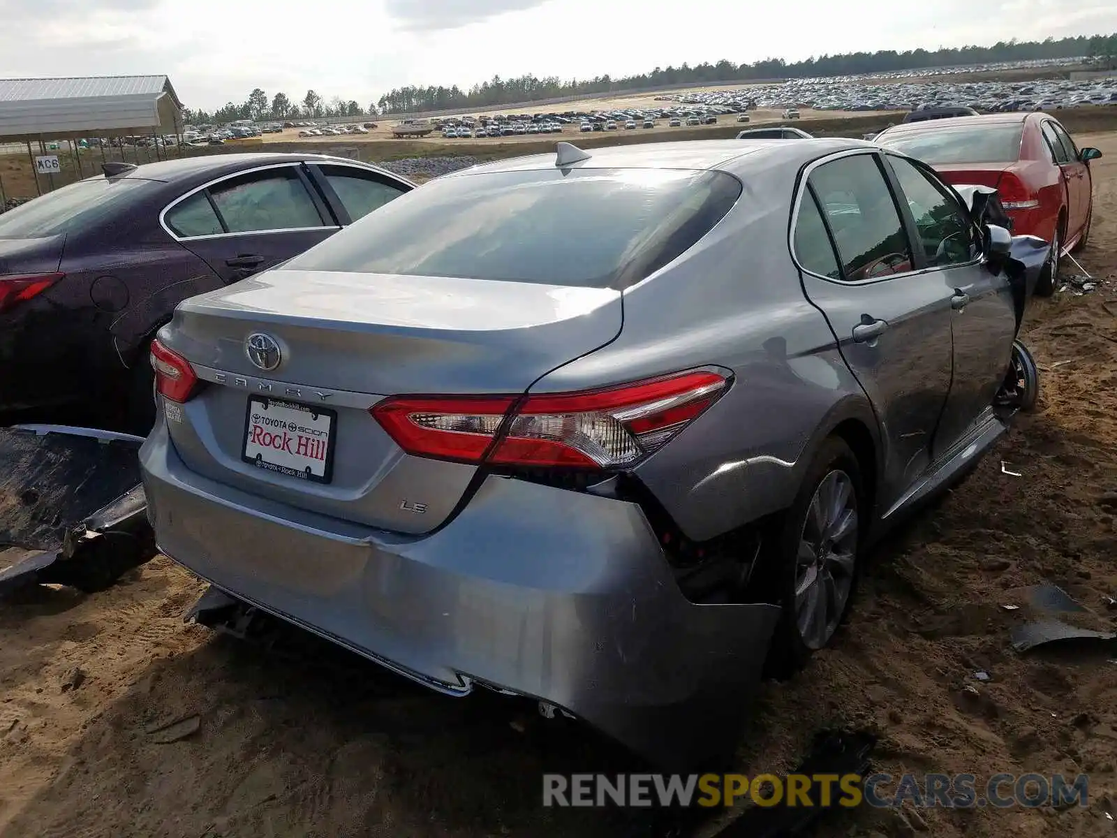 4 Photograph of a damaged car 4T1C11AK8LU914294 TOYOTA CAMRY 2020