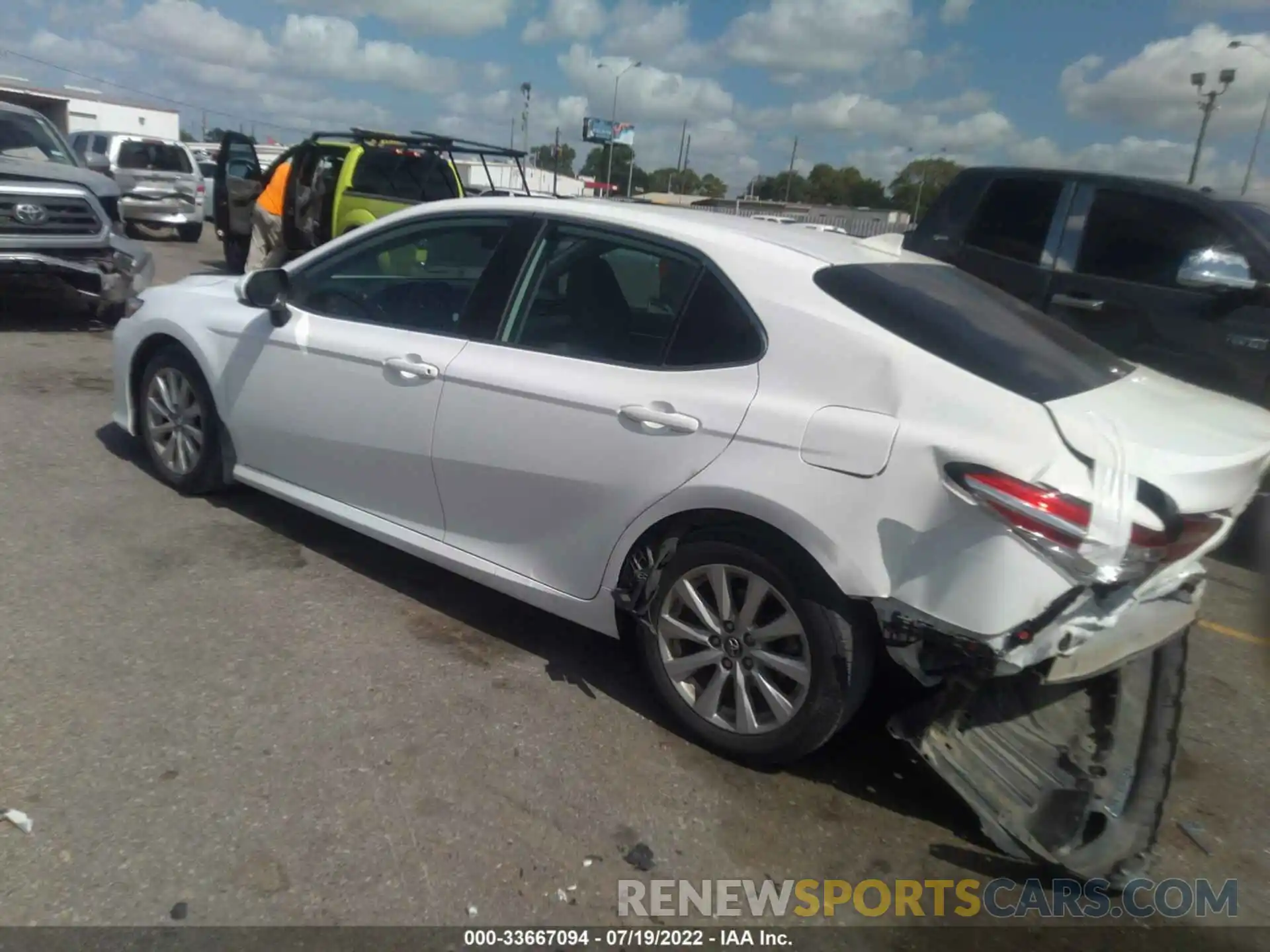 3 Photograph of a damaged car 4T1C11AK8LU915087 TOYOTA CAMRY 2020