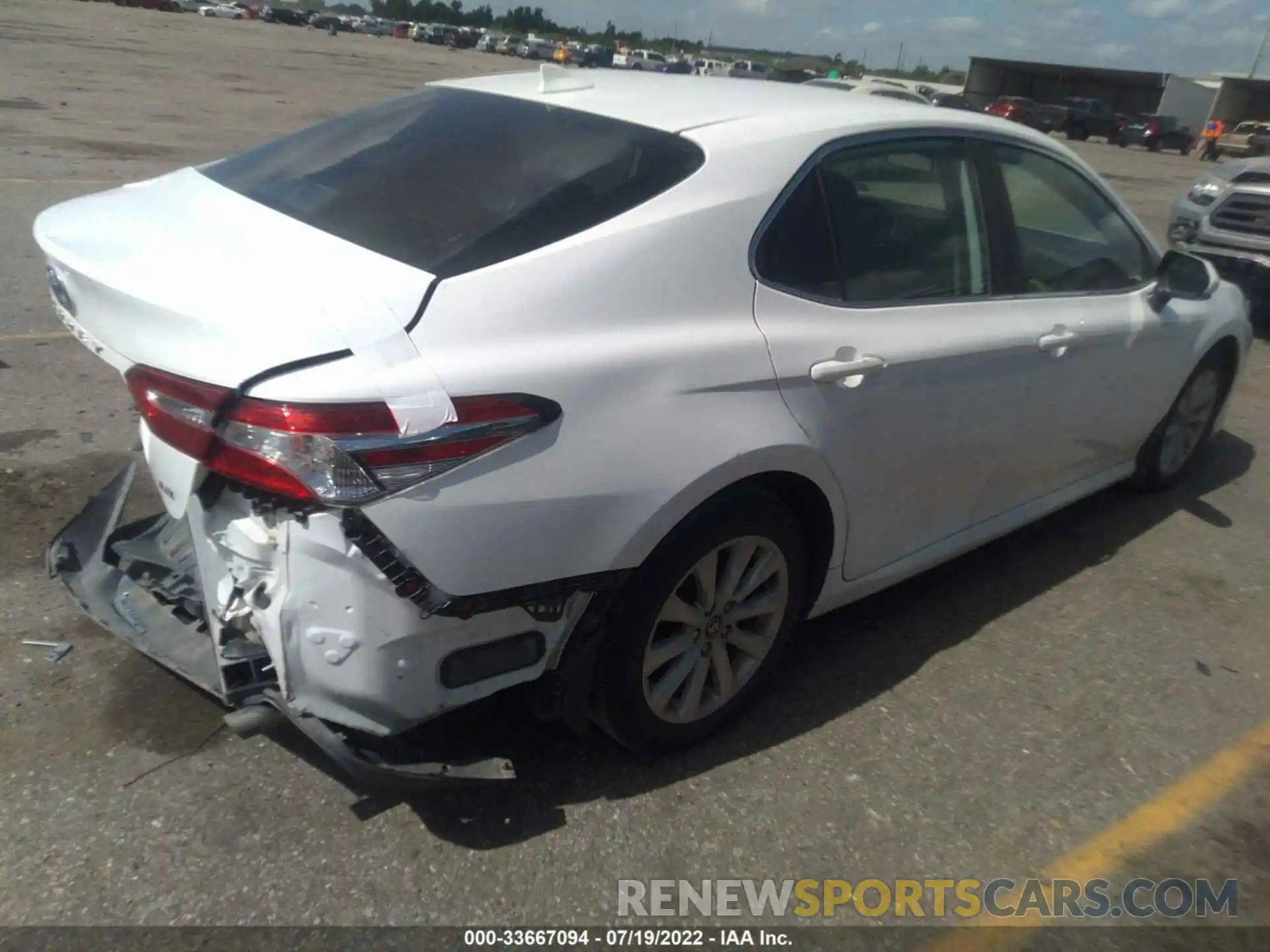 4 Photograph of a damaged car 4T1C11AK8LU915087 TOYOTA CAMRY 2020