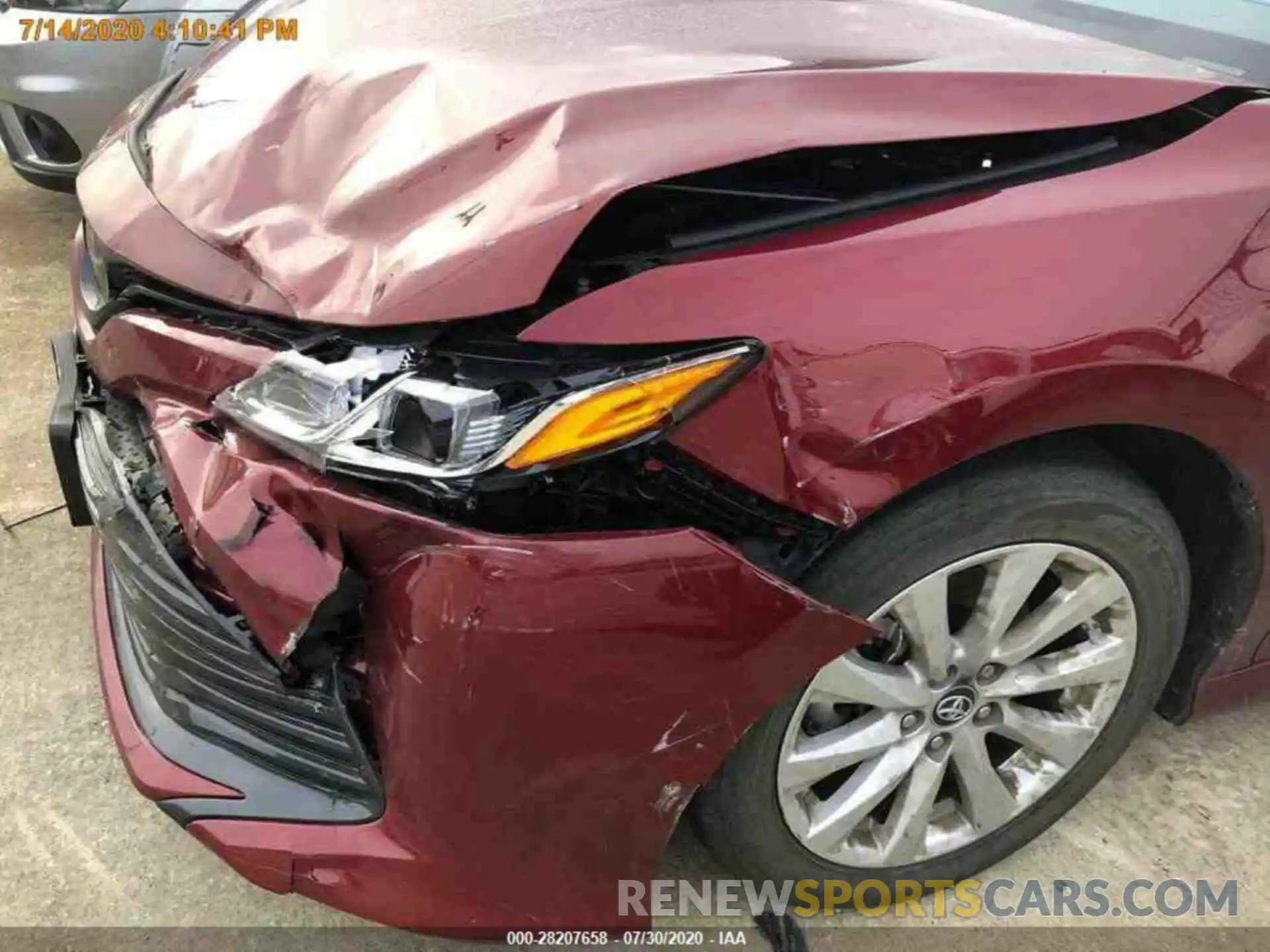 14 Photograph of a damaged car 4T1C11AK8LU927501 TOYOTA CAMRY 2020