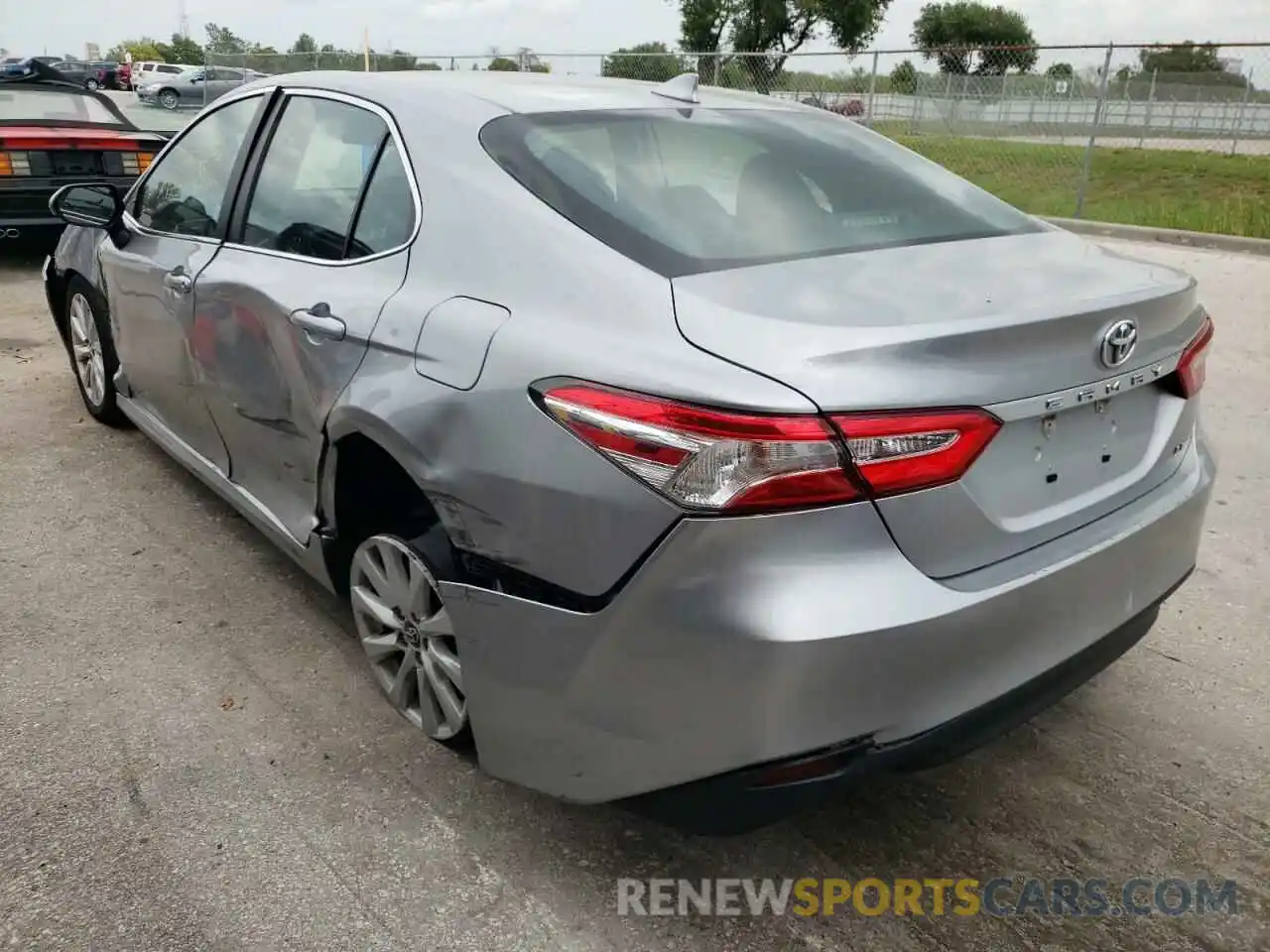 3 Photograph of a damaged car 4T1C11AK8LU940359 TOYOTA CAMRY 2020