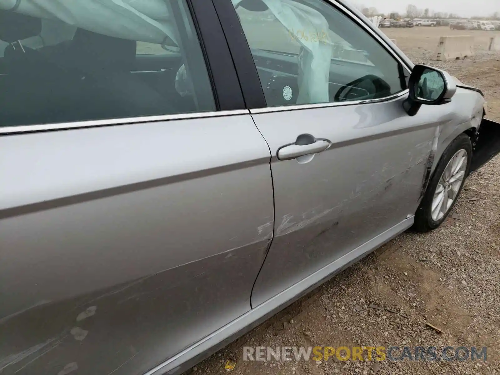 9 Photograph of a damaged car 4T1C11AK8LU940460 TOYOTA CAMRY 2020