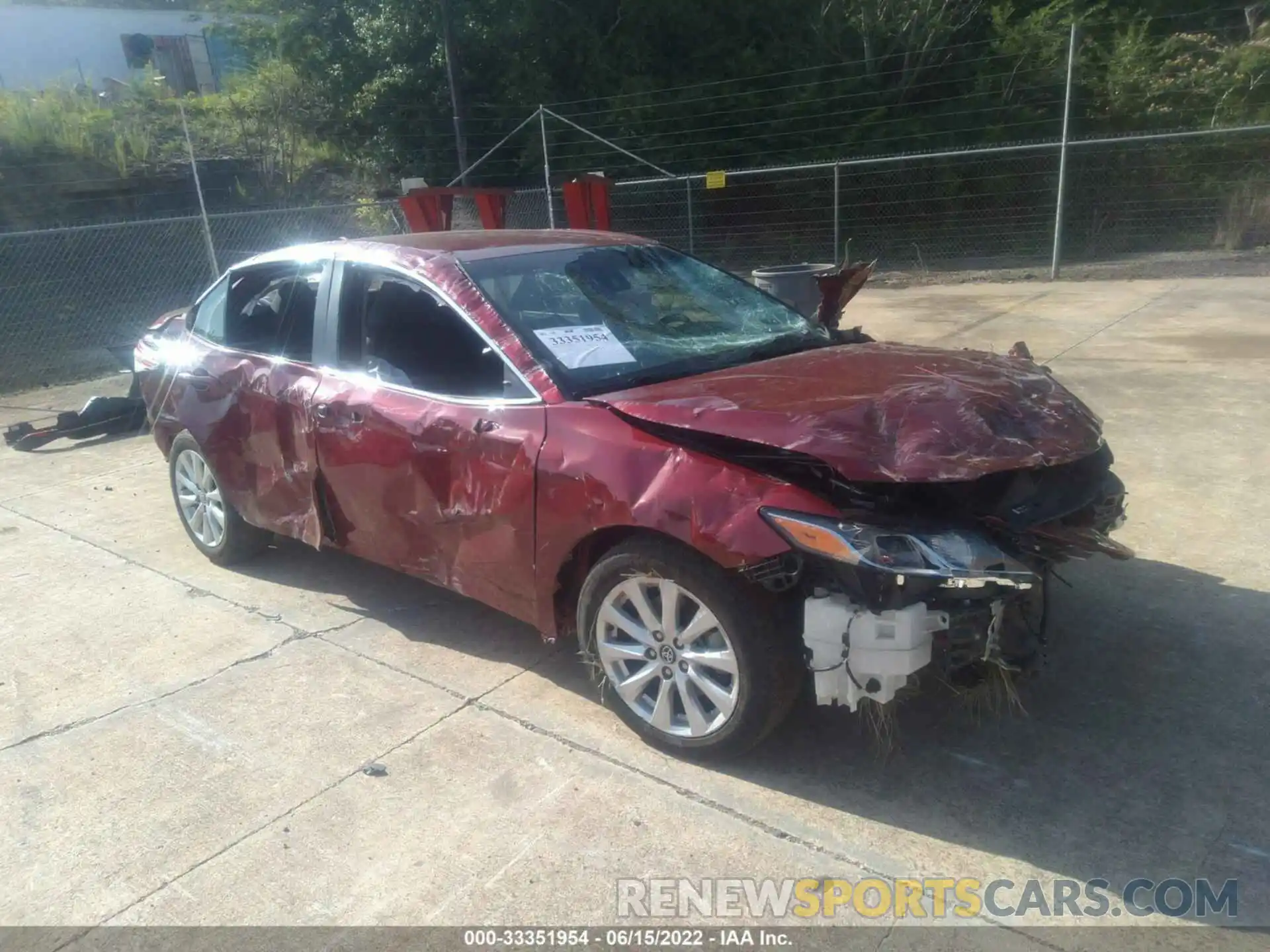 1 Photograph of a damaged car 4T1C11AK8LU941902 TOYOTA CAMRY 2020