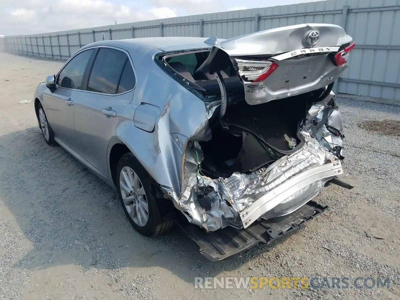 3 Photograph of a damaged car 4T1C11AK8LU945822 TOYOTA CAMRY 2020