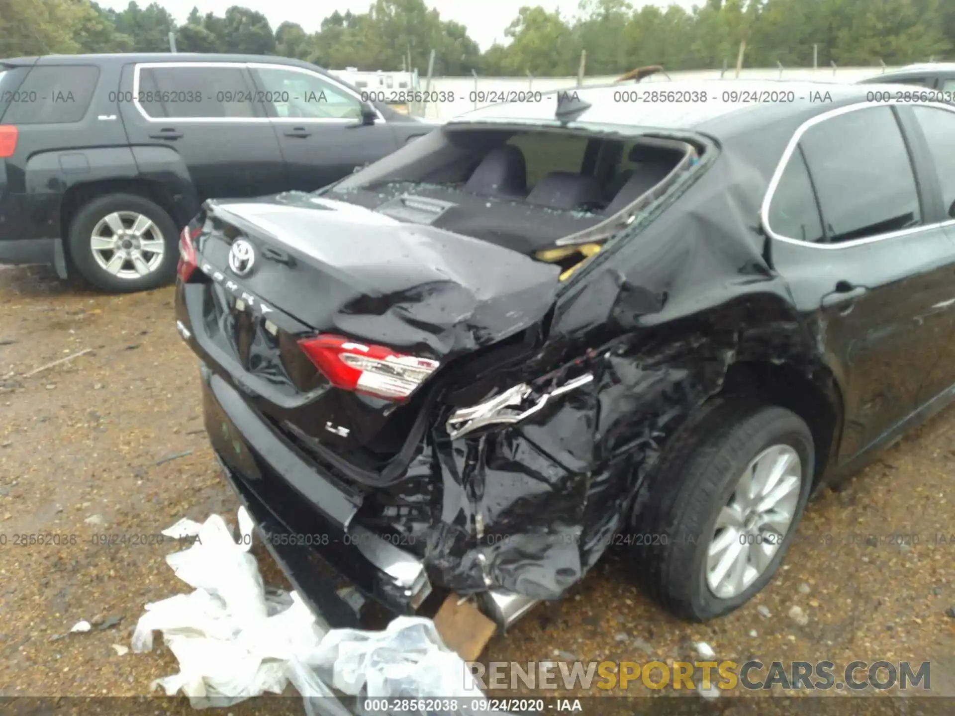 6 Photograph of a damaged car 4T1C11AK8LU962569 TOYOTA CAMRY 2020