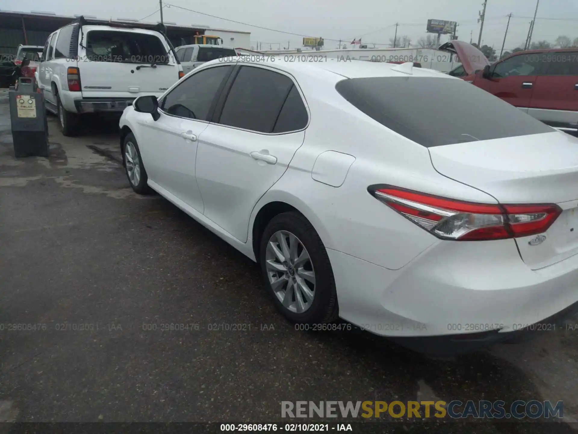 3 Photograph of a damaged car 4T1C11AK8LU963043 TOYOTA CAMRY 2020