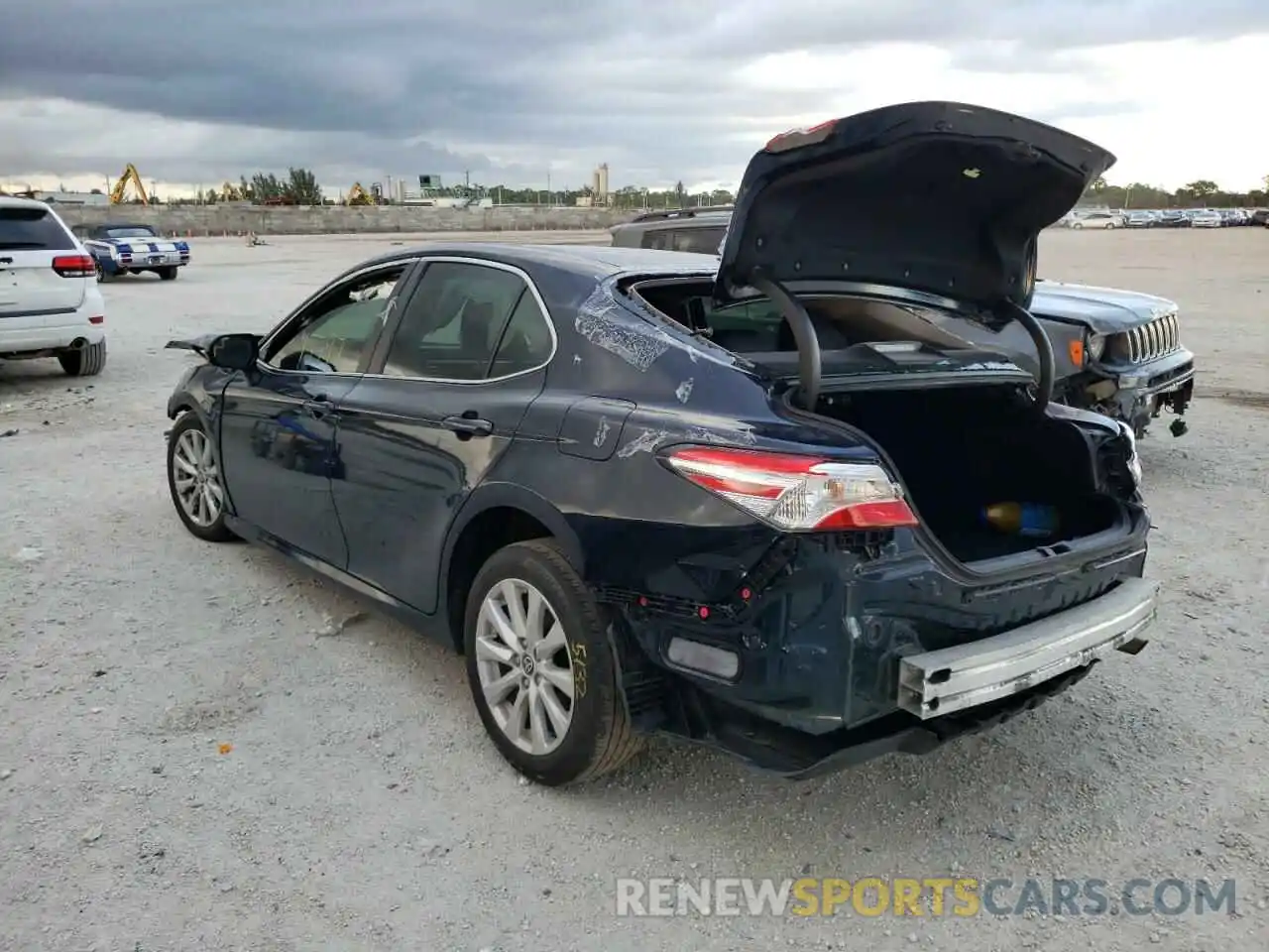 3 Photograph of a damaged car 4T1C11AK8LU978903 TOYOTA CAMRY 2020