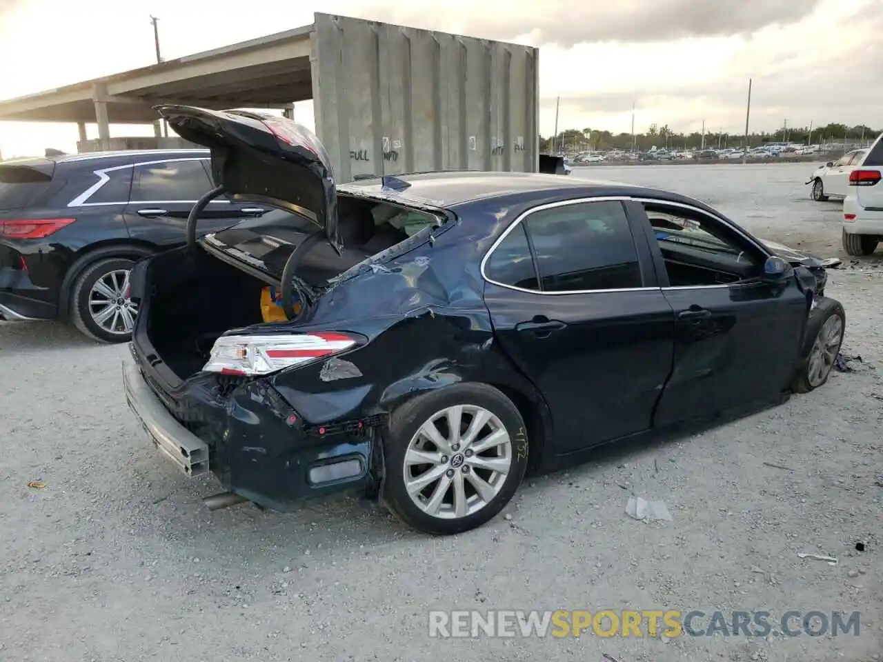 4 Photograph of a damaged car 4T1C11AK8LU978903 TOYOTA CAMRY 2020