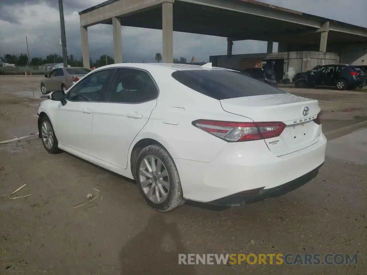 3 Photograph of a damaged car 4T1C11AK8LU979517 TOYOTA CAMRY 2020