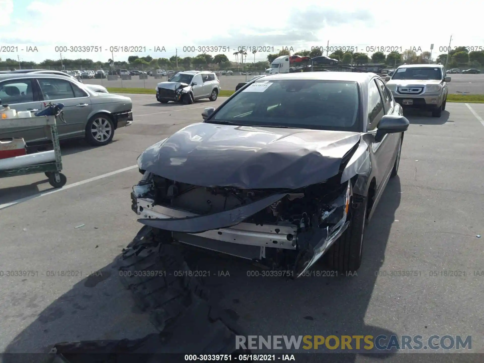 6 Photograph of a damaged car 4T1C11AK8LU983325 TOYOTA CAMRY 2020