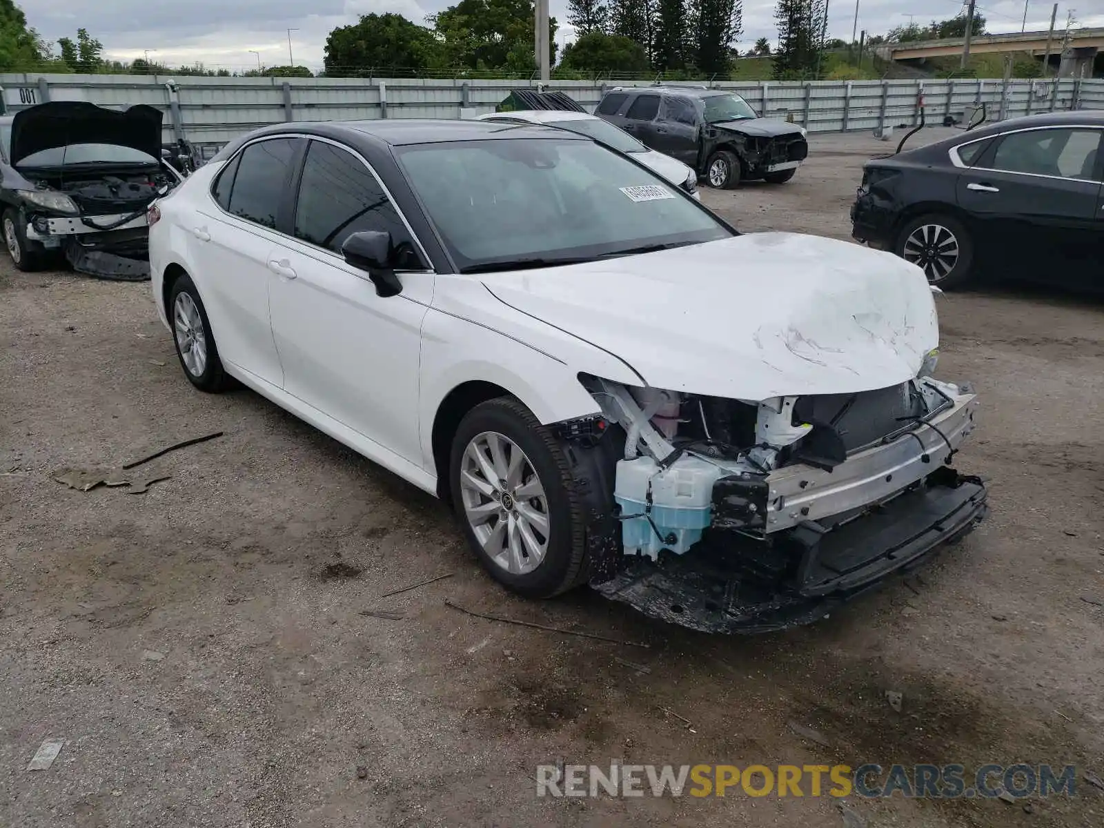 1 Photograph of a damaged car 4T1C11AK8LU992994 TOYOTA CAMRY 2020