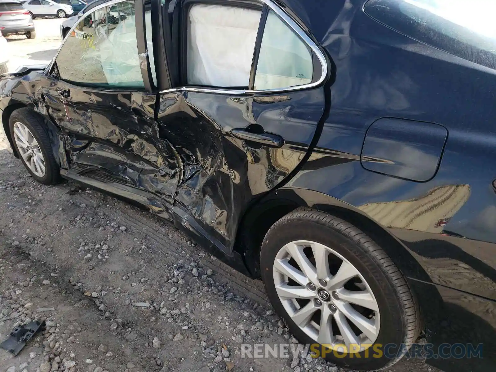 10 Photograph of a damaged car 4T1C11AK9LU338439 TOYOTA CAMRY 2020