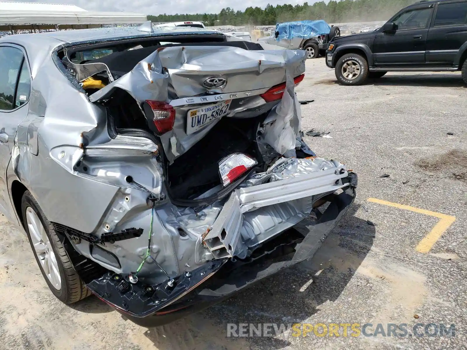 9 Photograph of a damaged car 4T1C11AK9LU346847 TOYOTA CAMRY 2020