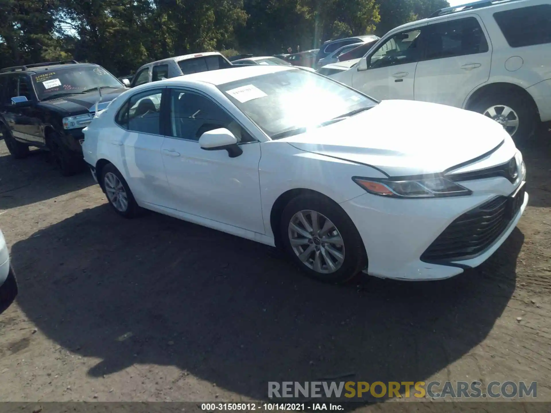 1 Photograph of a damaged car 4T1C11AK9LU502143 TOYOTA CAMRY 2020