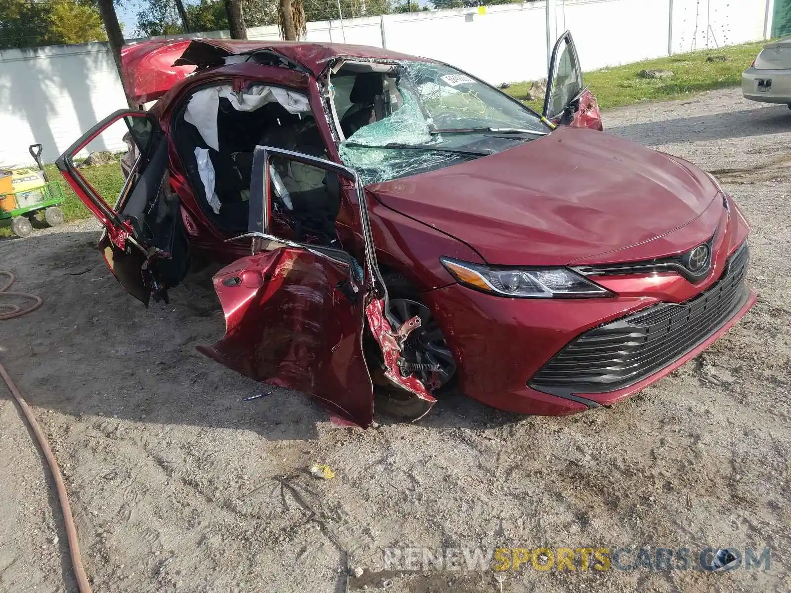 1 Photograph of a damaged car 4T1C11AK9LU861105 TOYOTA CAMRY 2020