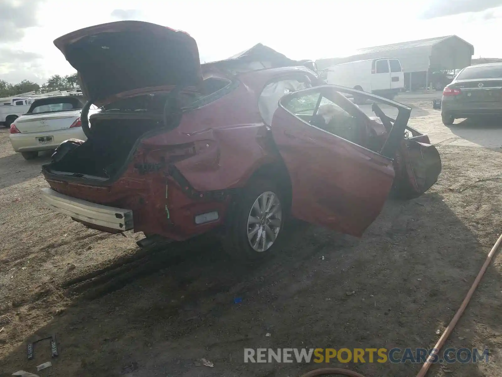 4 Photograph of a damaged car 4T1C11AK9LU861105 TOYOTA CAMRY 2020