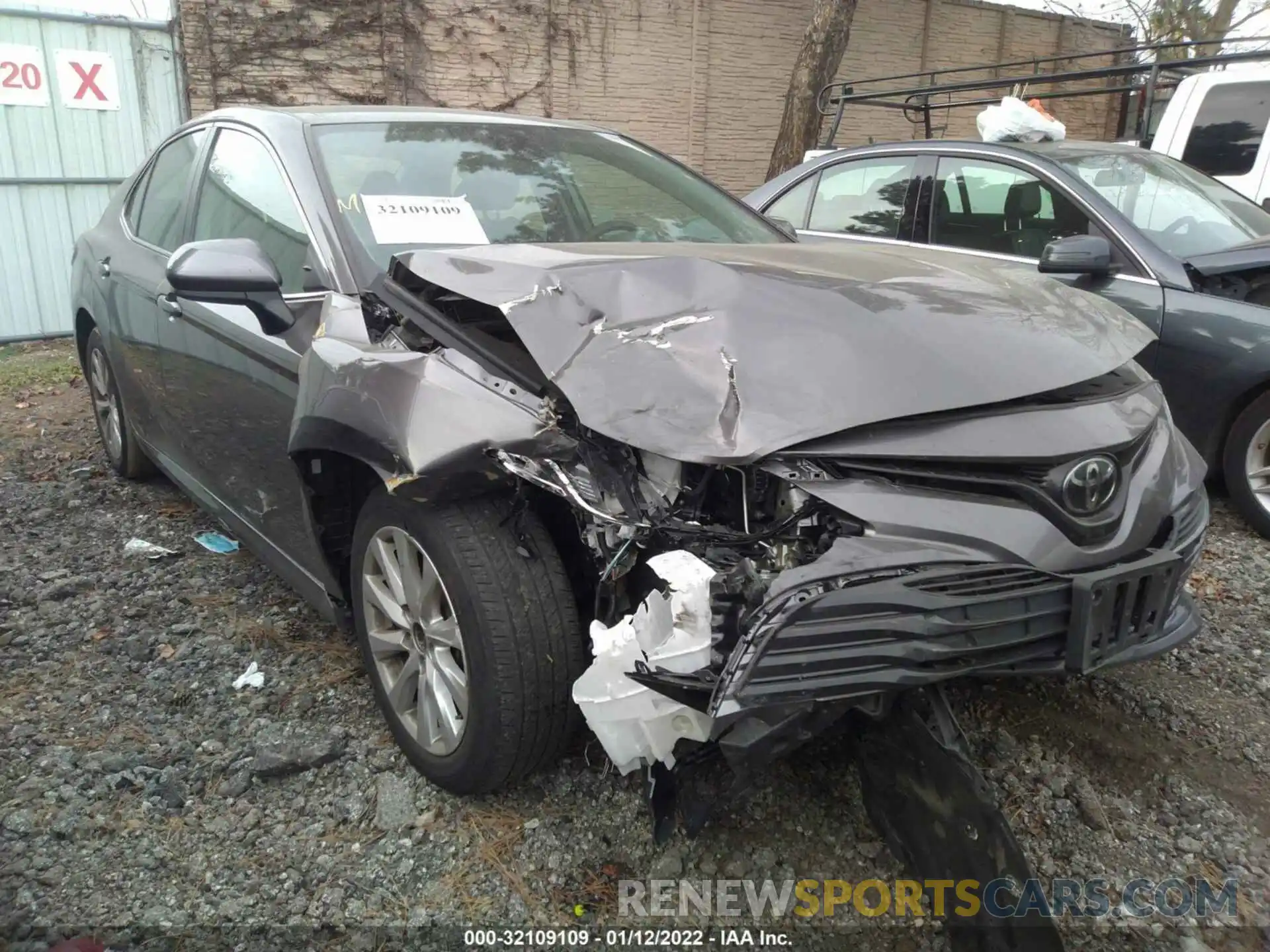 1 Photograph of a damaged car 4T1C11AK9LU866904 TOYOTA CAMRY 2020