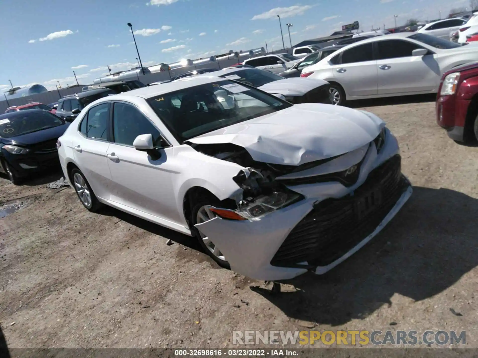 1 Photograph of a damaged car 4T1C11AK9LU870127 TOYOTA CAMRY 2020