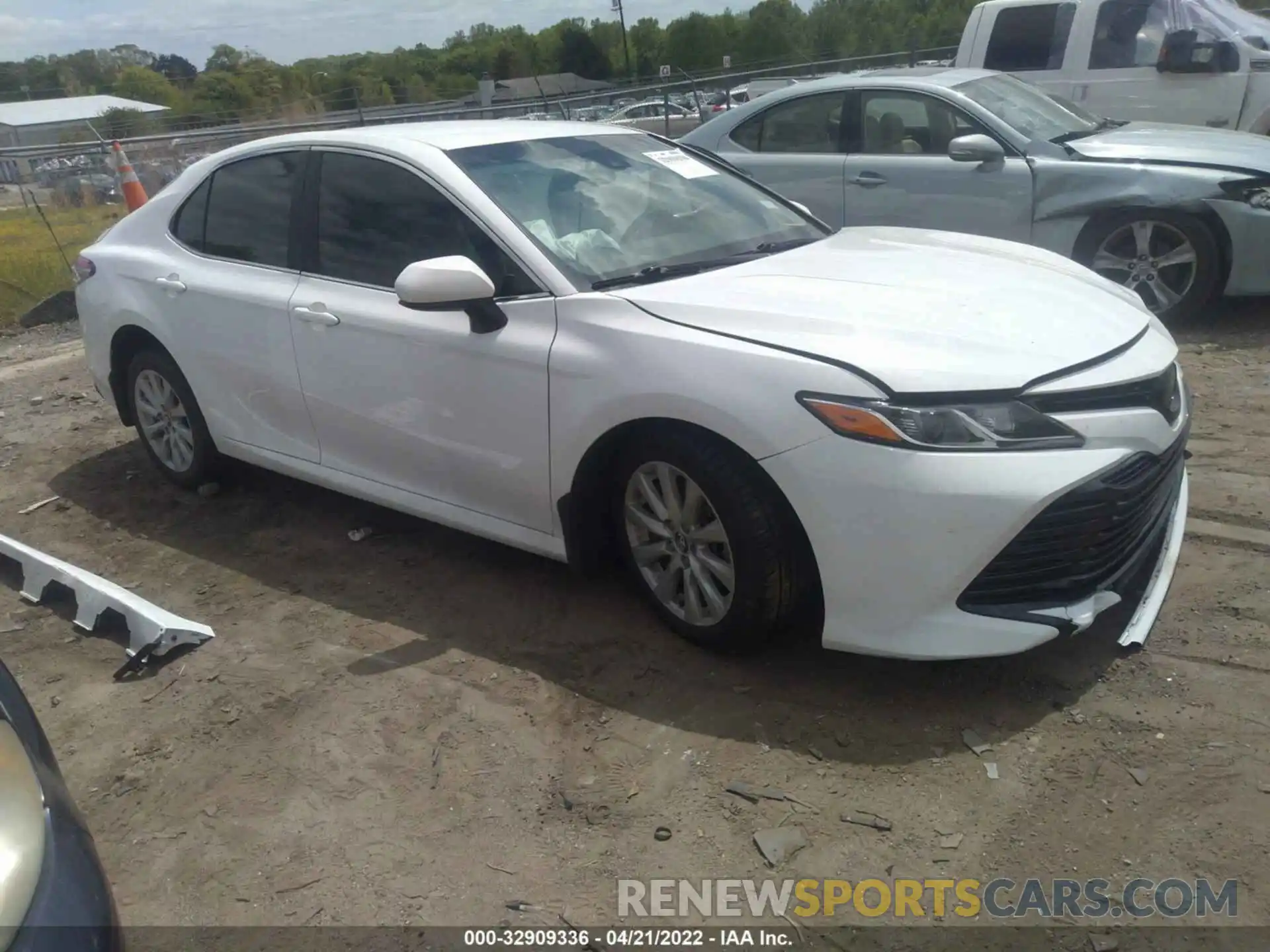 1 Photograph of a damaged car 4T1C11AK9LU913297 TOYOTA CAMRY 2020