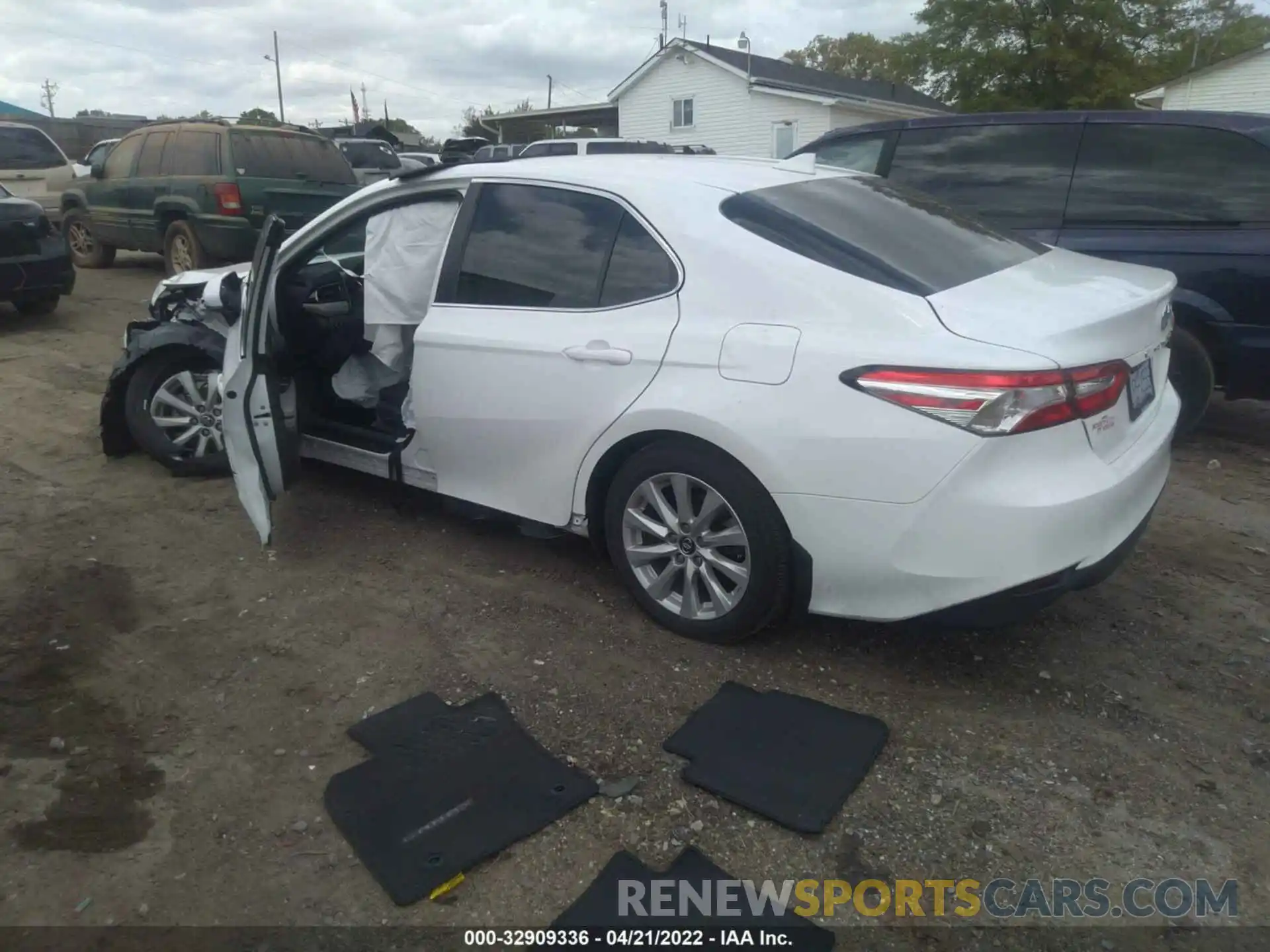 3 Photograph of a damaged car 4T1C11AK9LU913297 TOYOTA CAMRY 2020