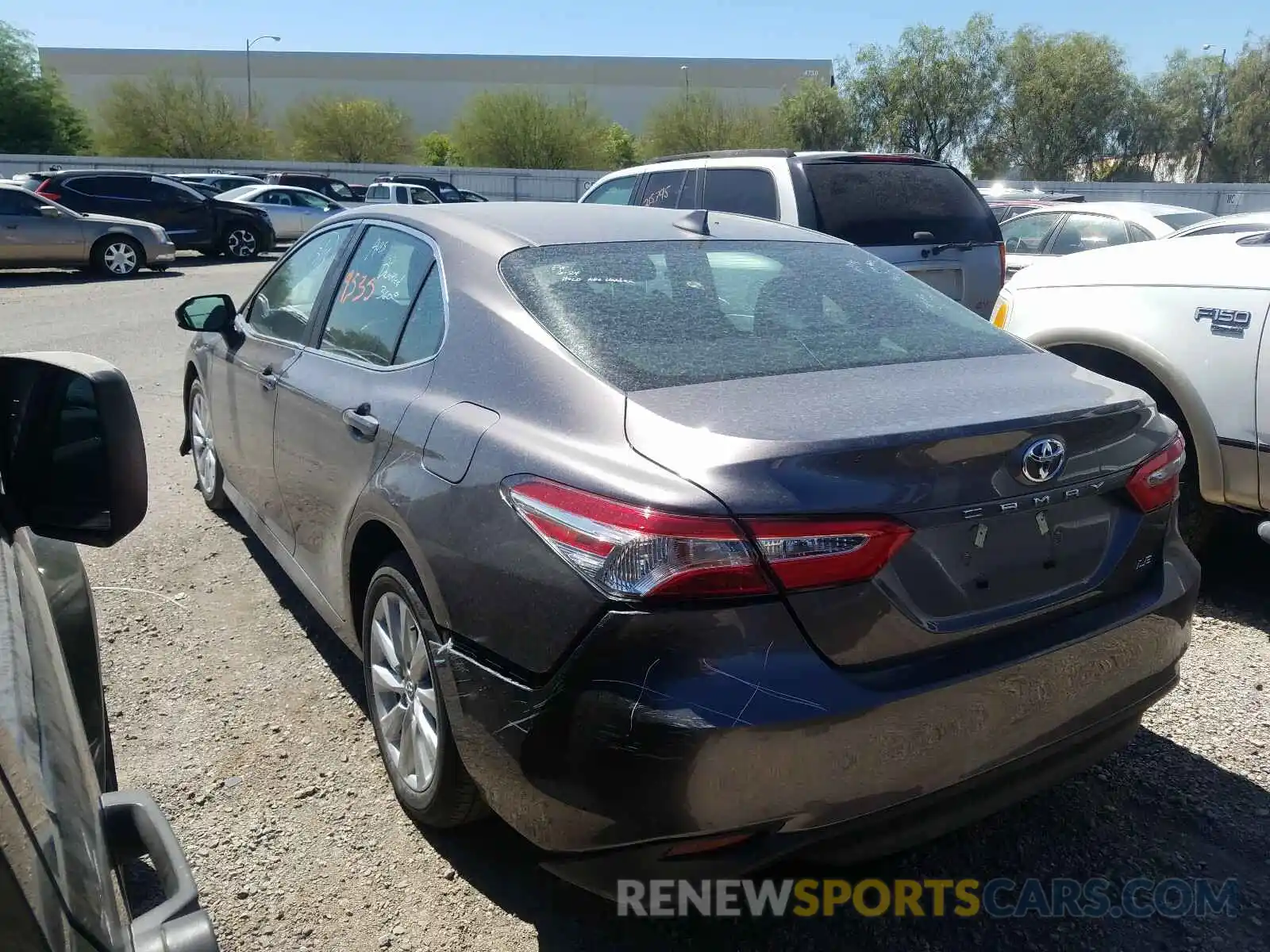 3 Photograph of a damaged car 4T1C11AK9LU916569 TOYOTA CAMRY 2020