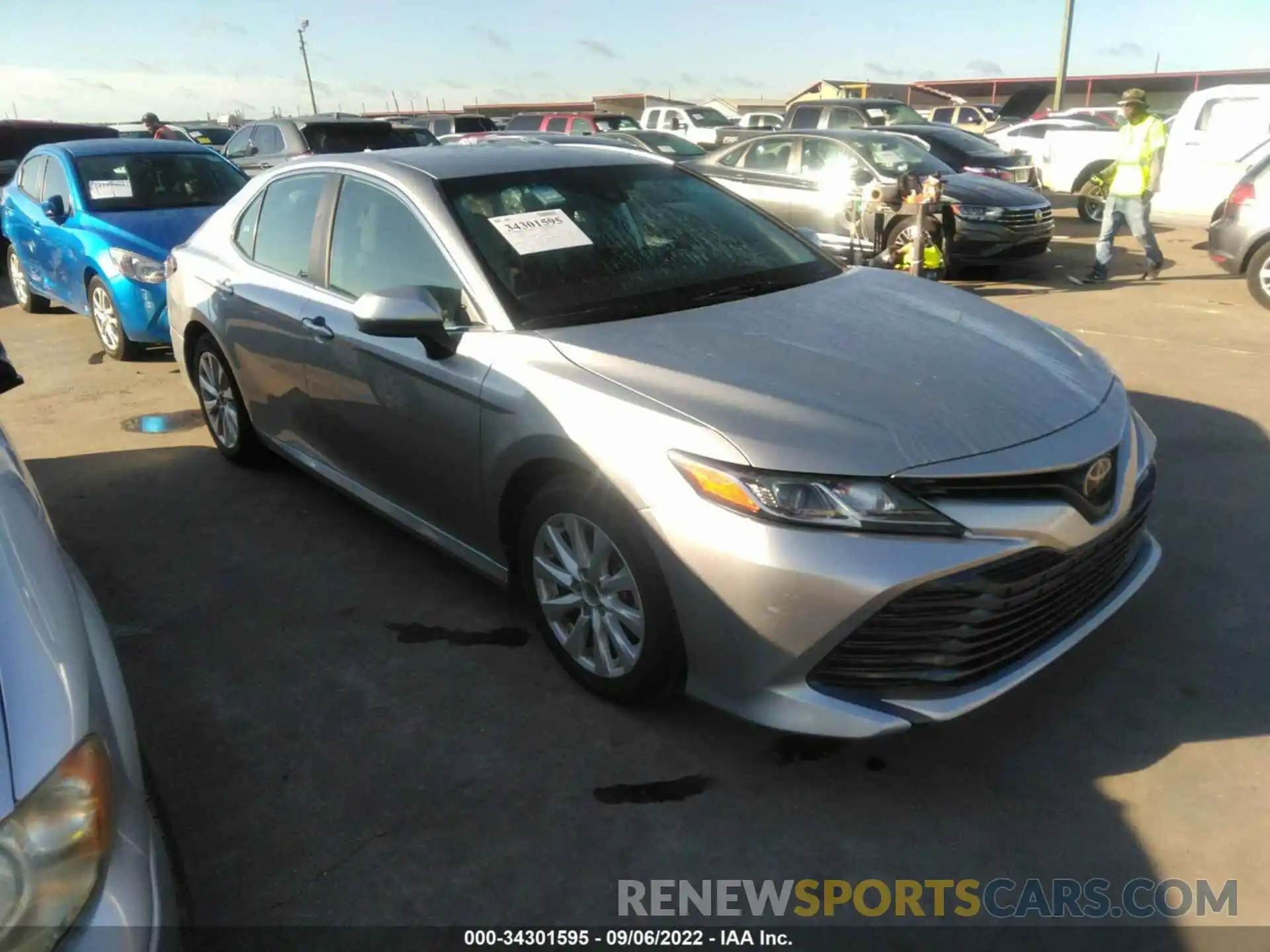 1 Photograph of a damaged car 4T1C11AK9LU929337 TOYOTA CAMRY 2020