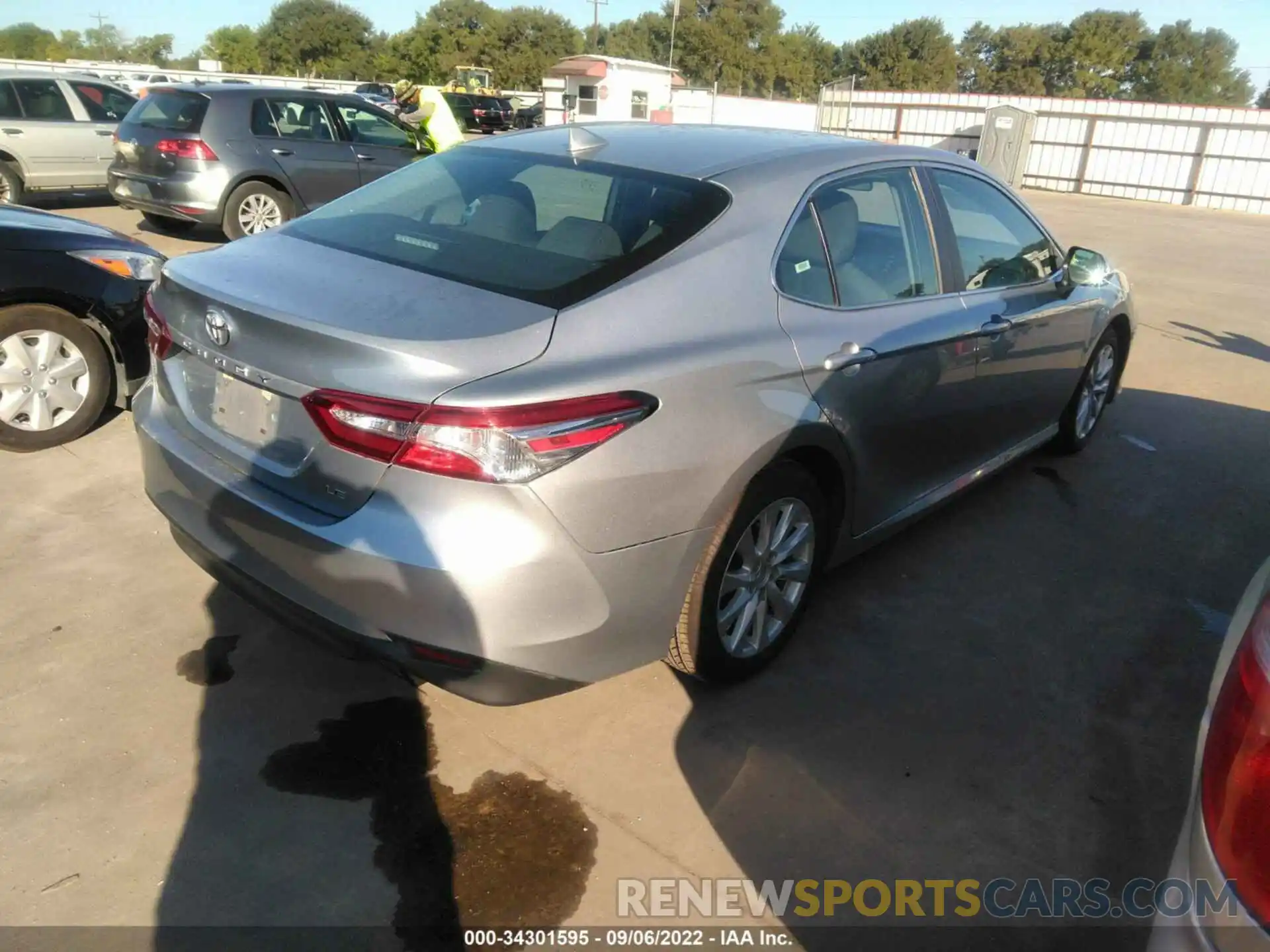 4 Photograph of a damaged car 4T1C11AK9LU929337 TOYOTA CAMRY 2020