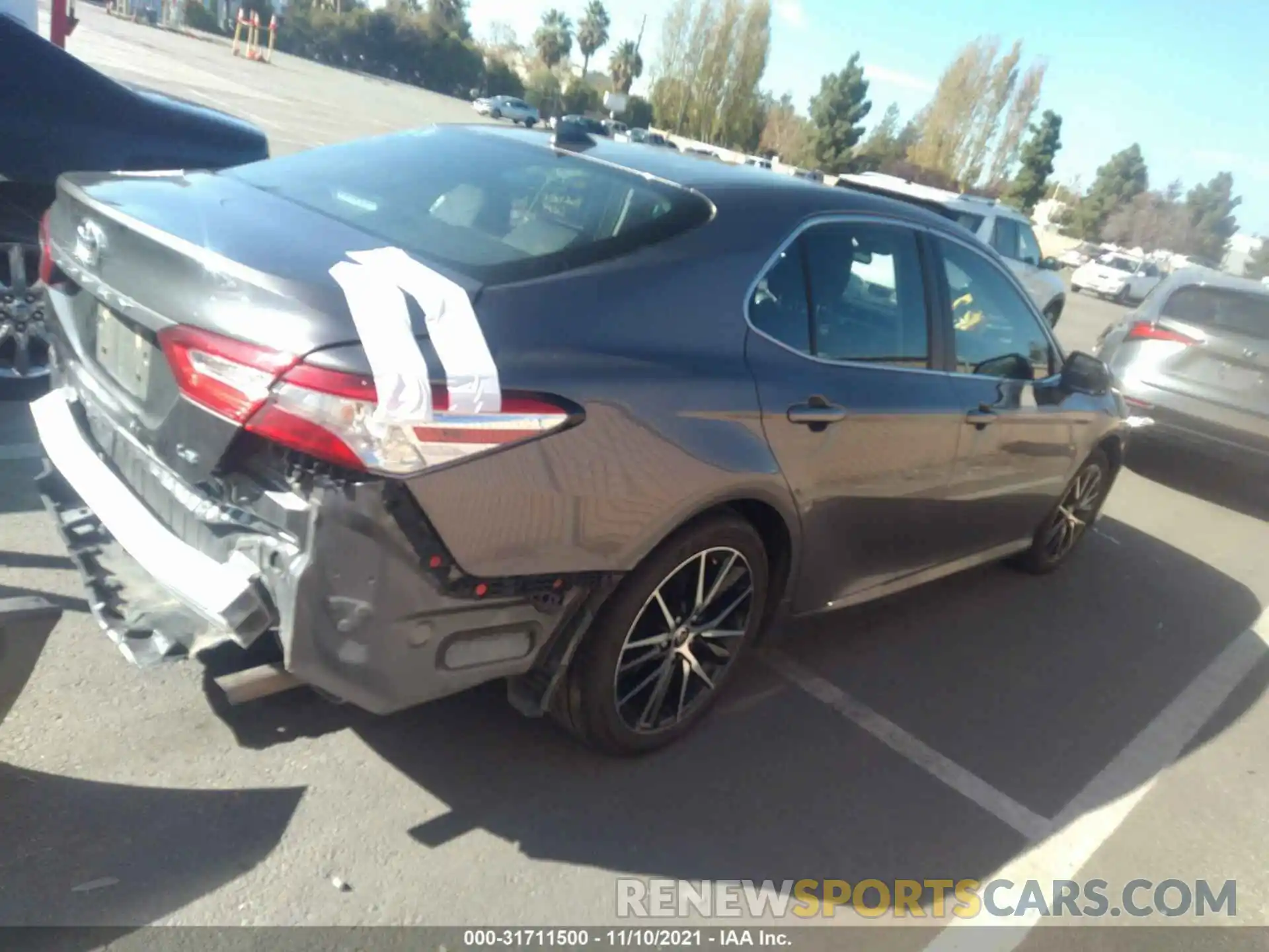 4 Photograph of a damaged car 4T1C11AK9LU931475 TOYOTA CAMRY 2020