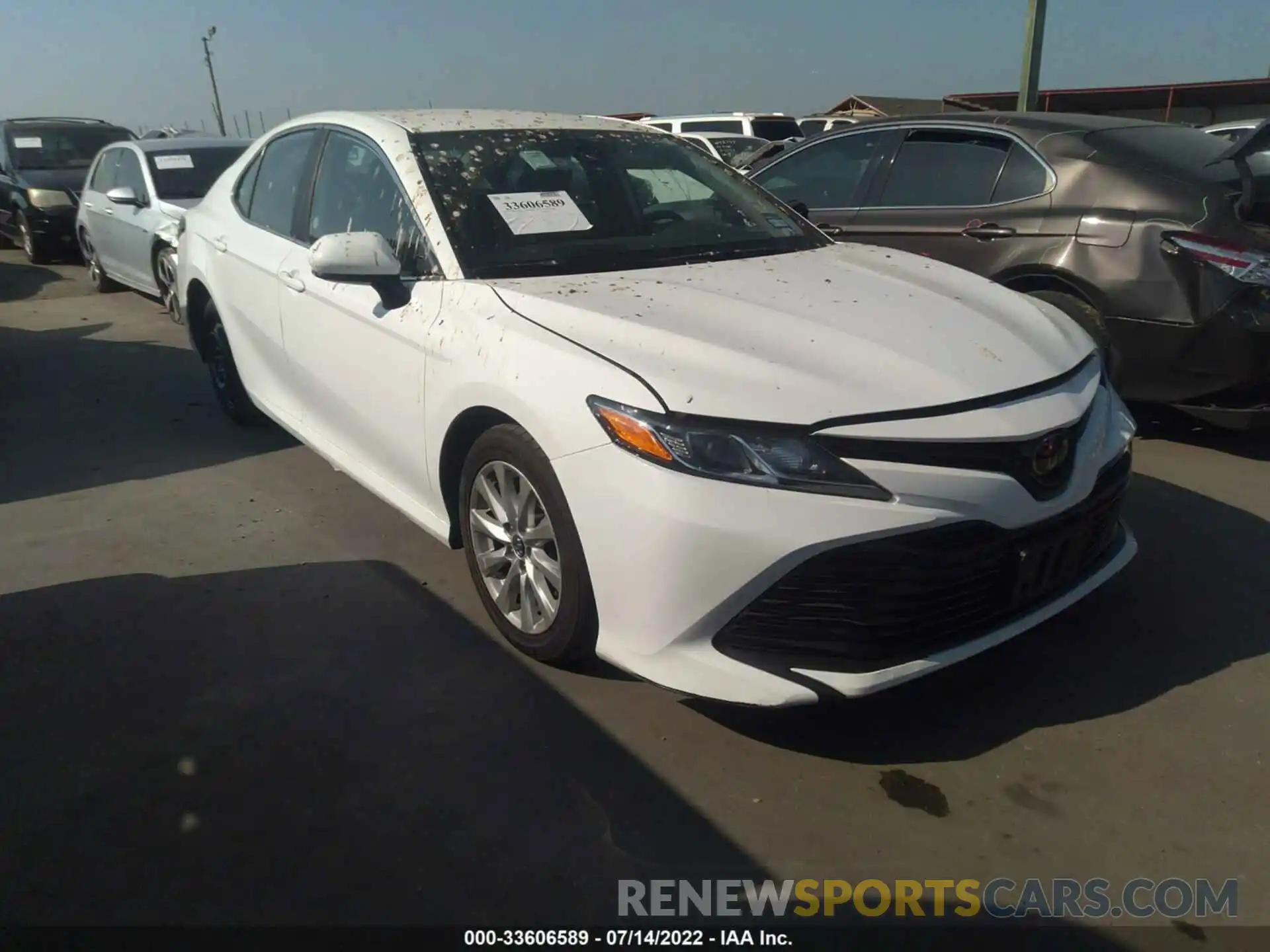 1 Photograph of a damaged car 4T1C11AK9LU931945 TOYOTA CAMRY 2020