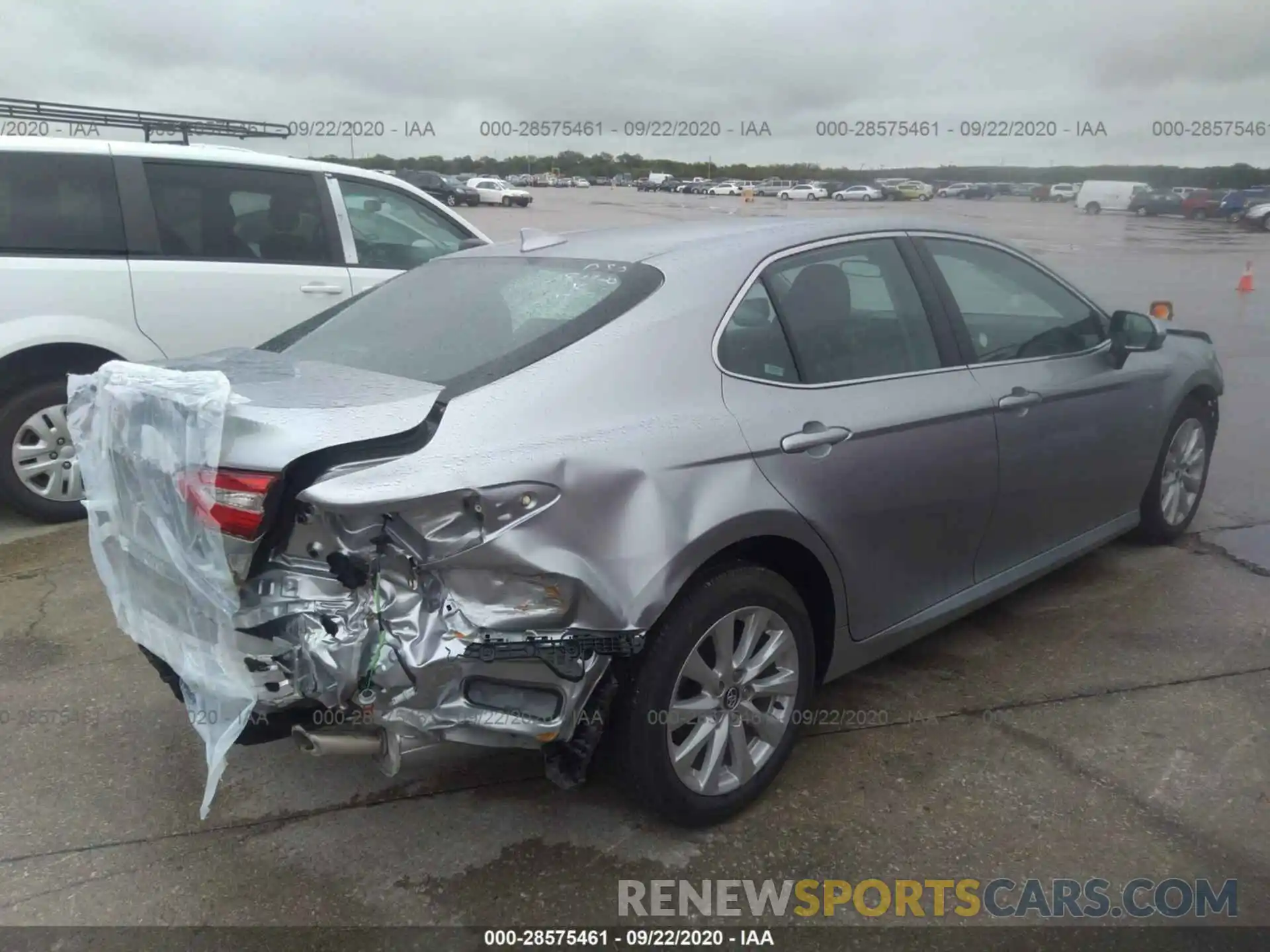 4 Photograph of a damaged car 4T1C11AK9LU939124 TOYOTA CAMRY 2020