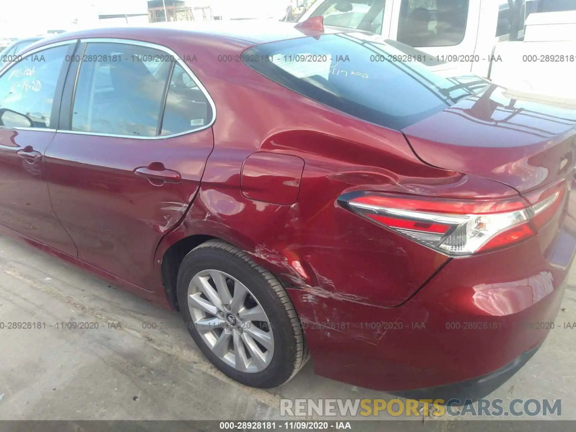 6 Photograph of a damaged car 4T1C11AK9LU944551 TOYOTA CAMRY 2020