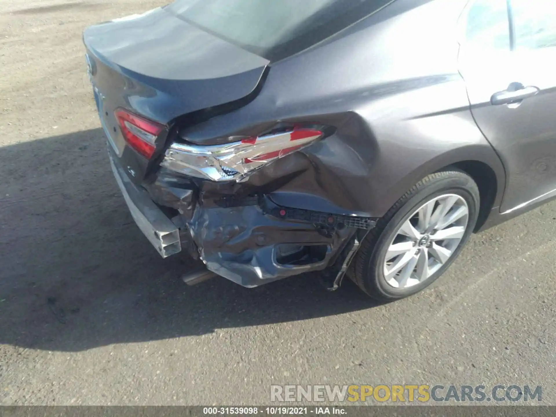 6 Photograph of a damaged car 4T1C11AK9LU944839 TOYOTA CAMRY 2020