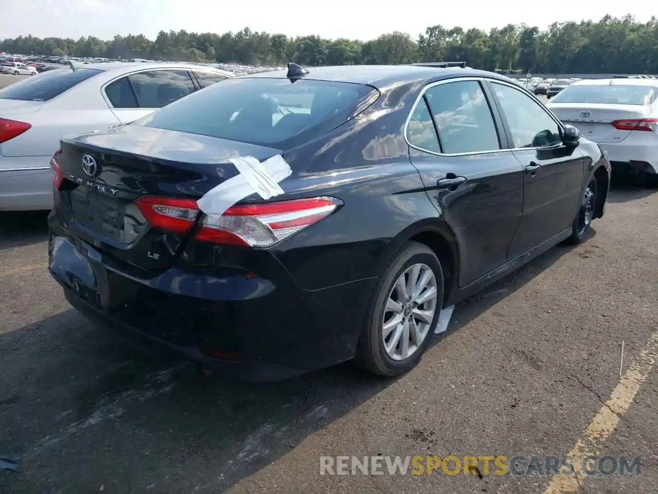 4 Photograph of a damaged car 4T1C11AK9LU946042 TOYOTA CAMRY 2020