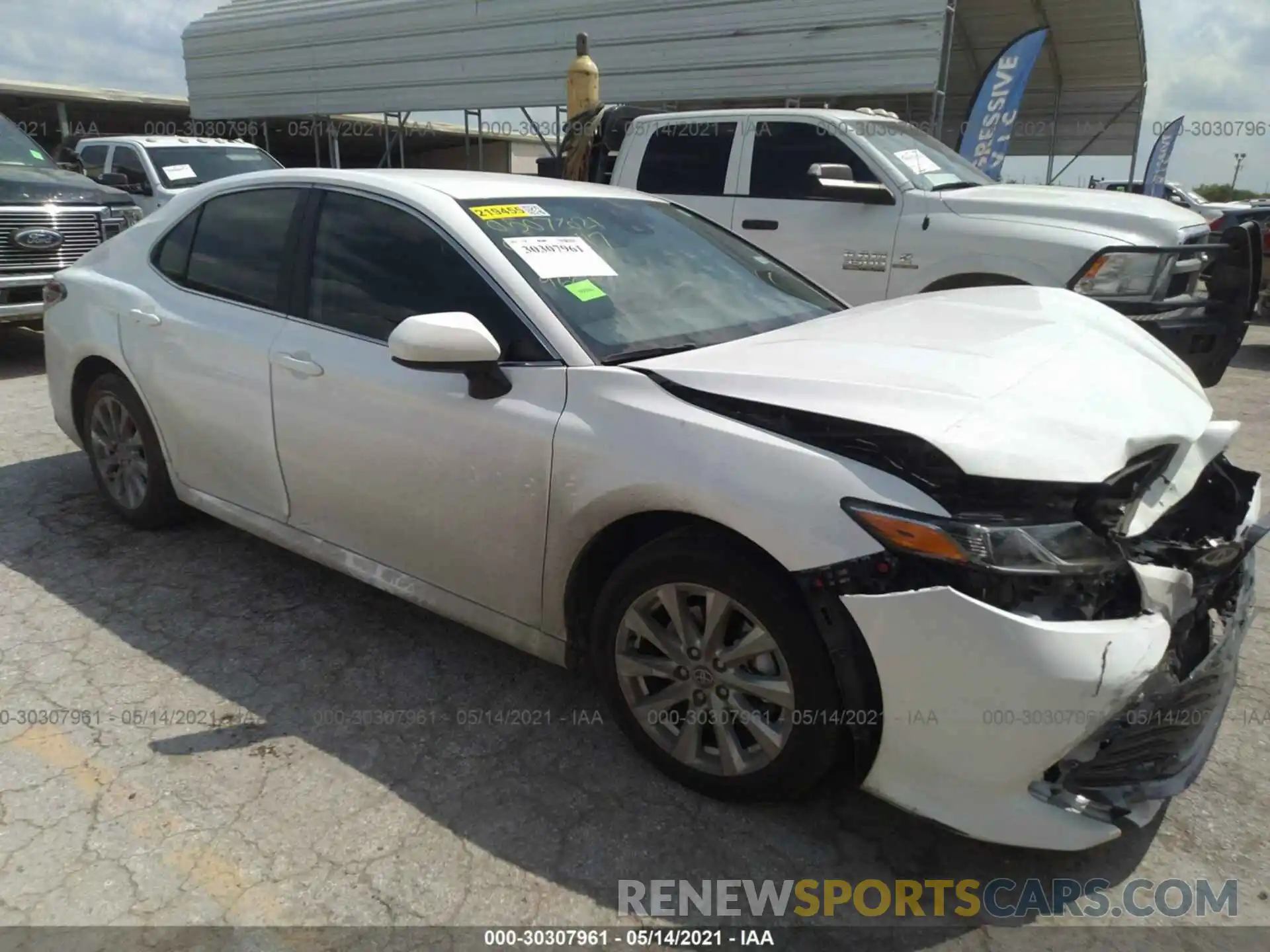 1 Photograph of a damaged car 4T1C11AK9LU962421 TOYOTA CAMRY 2020