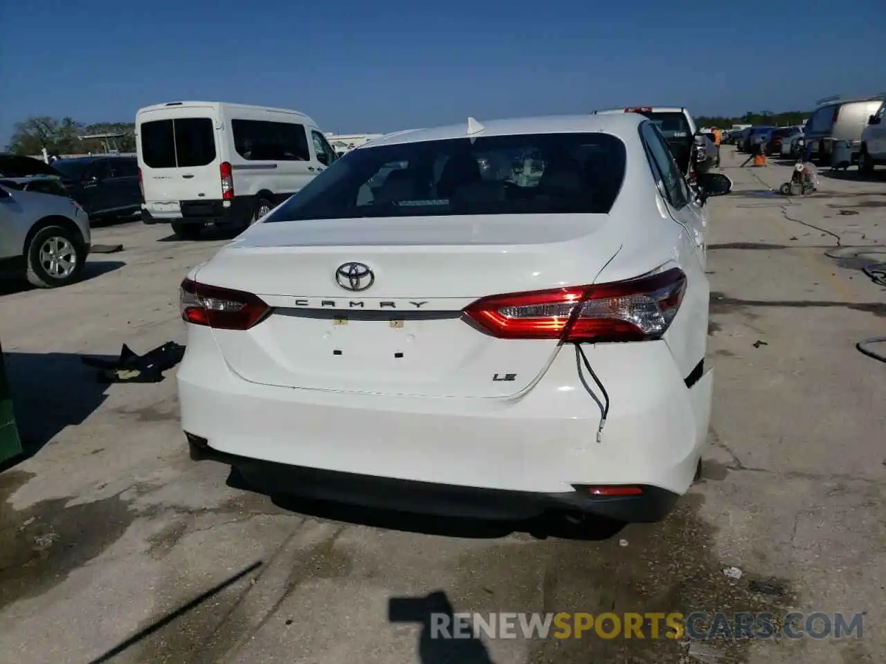 9 Photograph of a damaged car 4T1C11AK9LU988632 TOYOTA CAMRY 2020