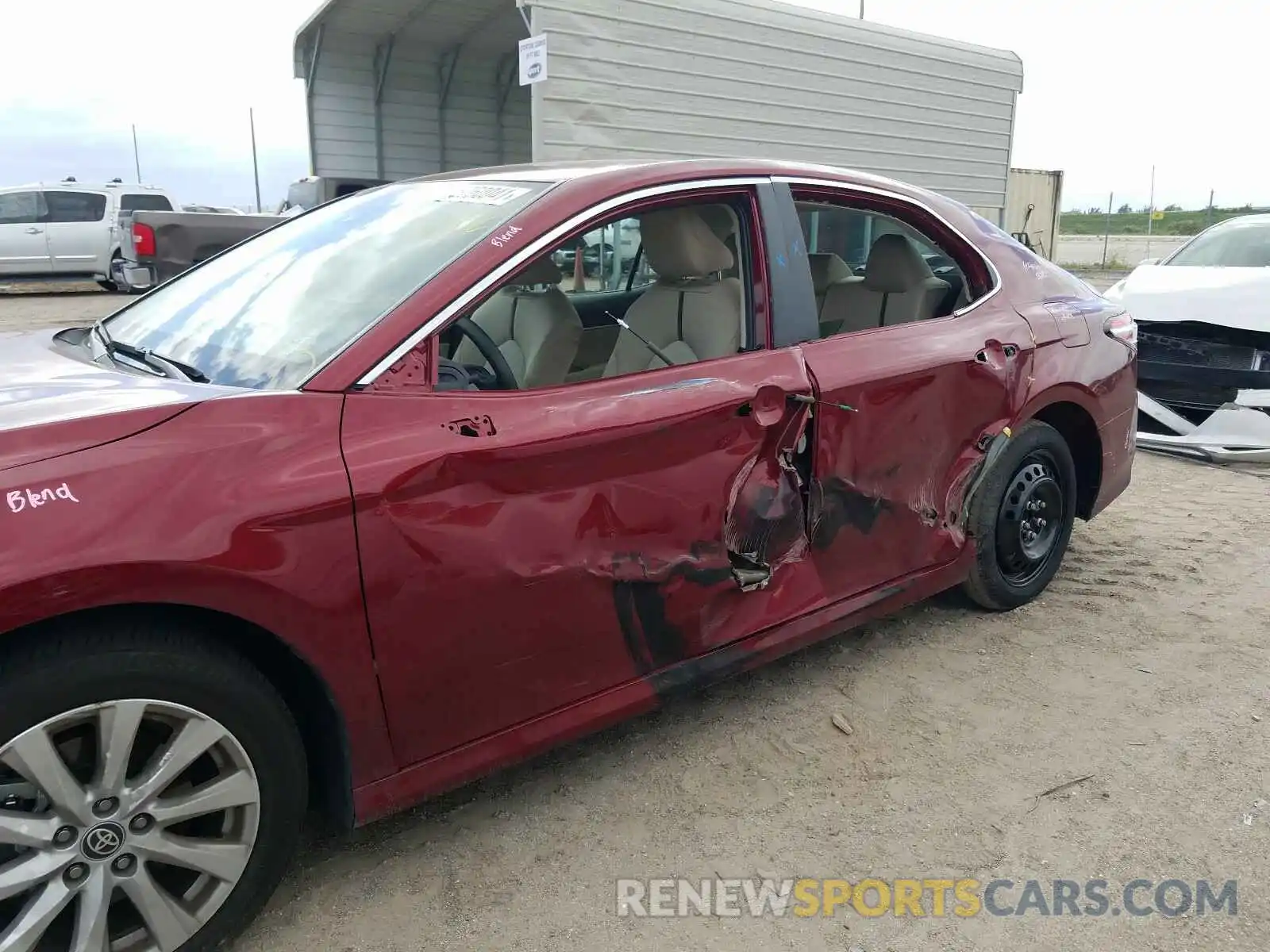 9 Photograph of a damaged car 4T1C11AK9LU998335 TOYOTA CAMRY 2020