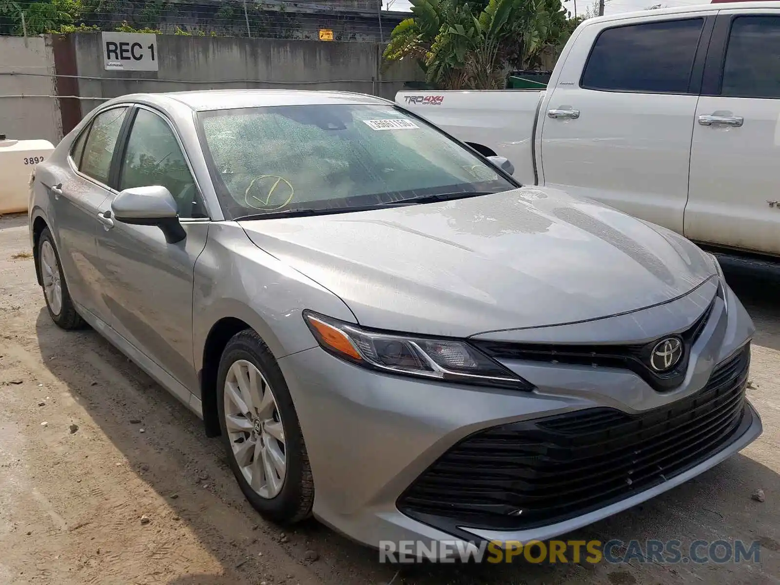 1 Photograph of a damaged car 4T1C11AKXLU301948 TOYOTA CAMRY 2020