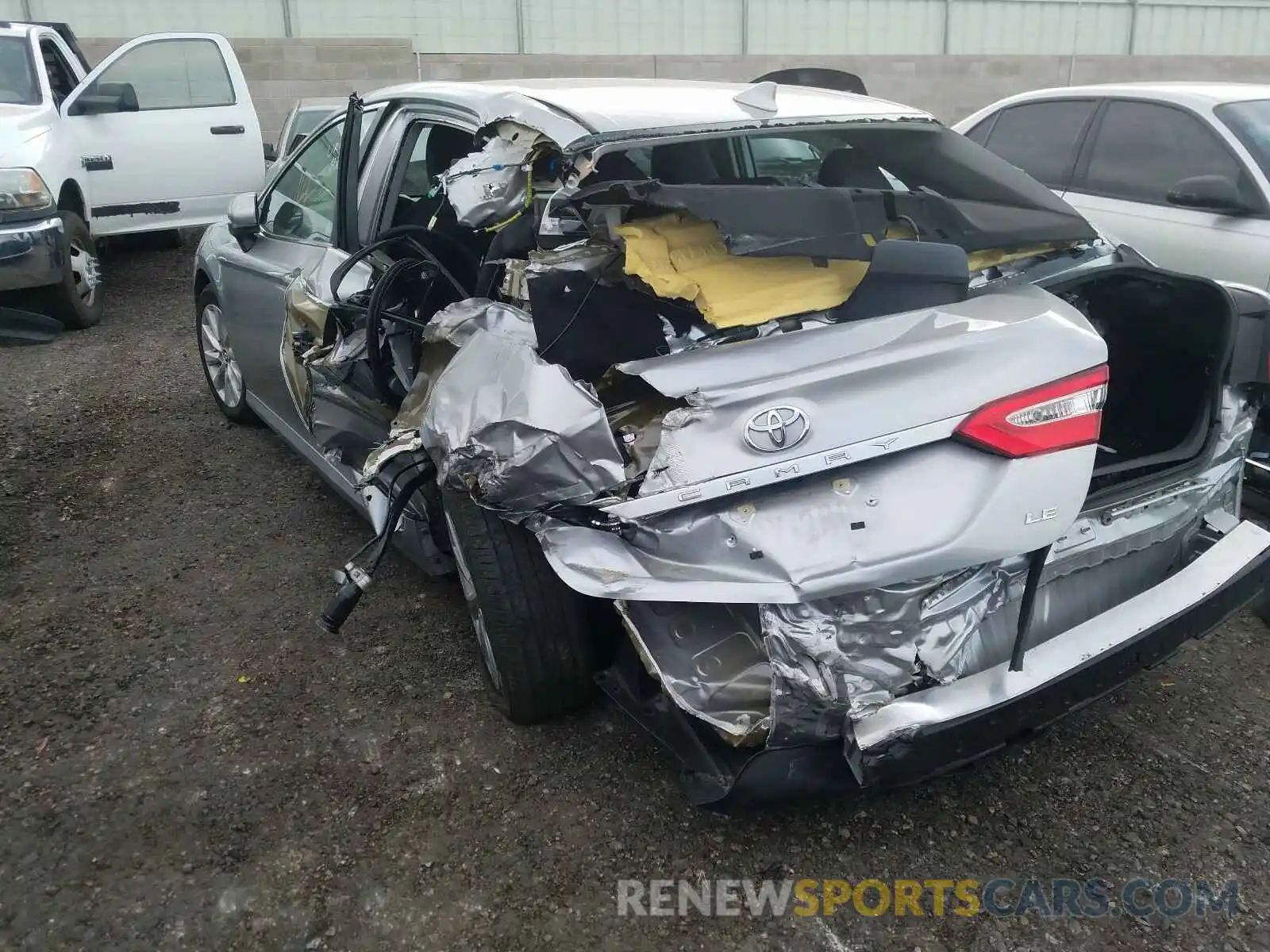 9 Photograph of a damaged car 4T1C11AKXLU306874 TOYOTA CAMRY 2020