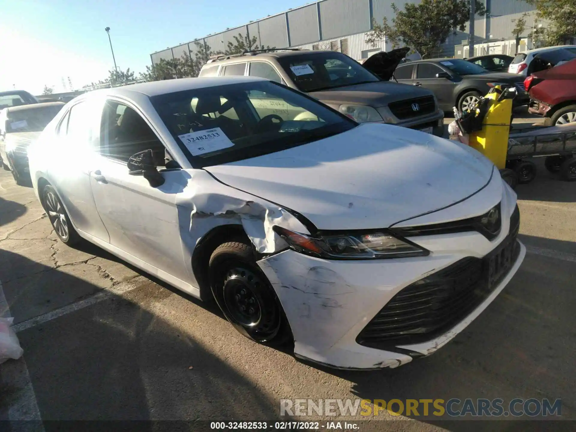 1 Photograph of a damaged car 4T1C11AKXLU315350 TOYOTA CAMRY 2020