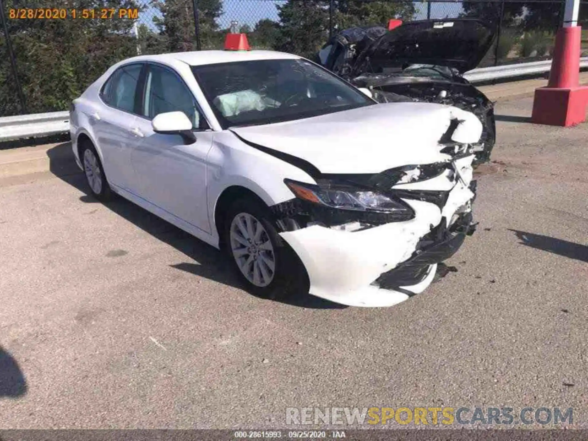 15 Photograph of a damaged car 4T1C11AKXLU332875 TOYOTA CAMRY 2020