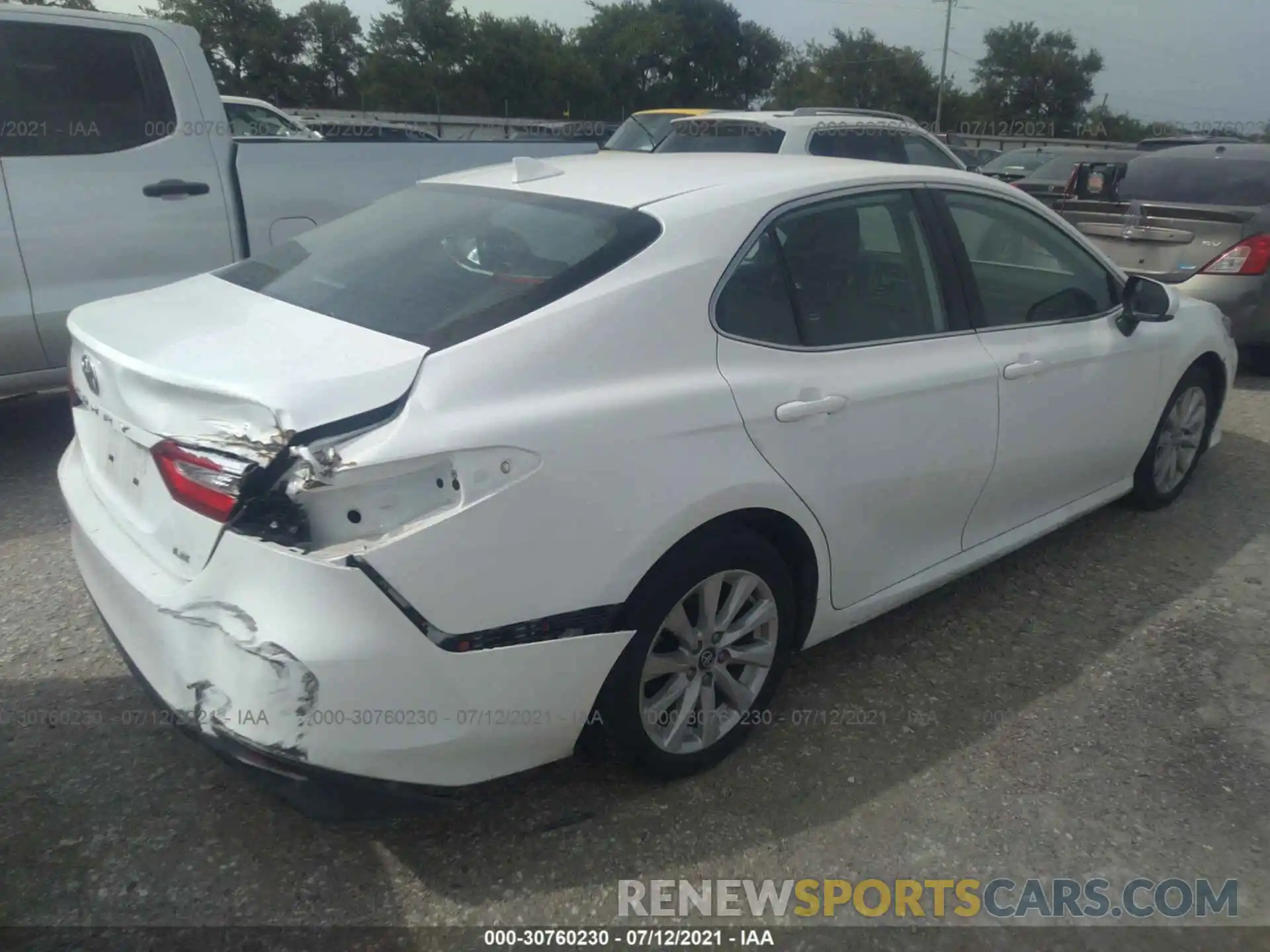 4 Photograph of a damaged car 4T1C11AKXLU333203 TOYOTA CAMRY 2020