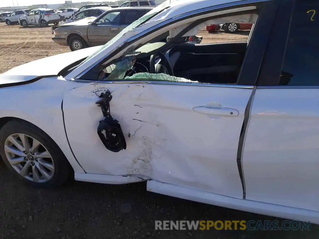 10 Photograph of a damaged car 4T1C11AKXLU344038 TOYOTA CAMRY 2020